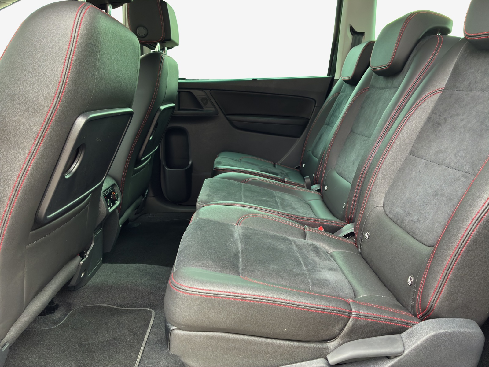 SEAT Alhambra 2.0 TDI 4Drive SWISS FR-image-10