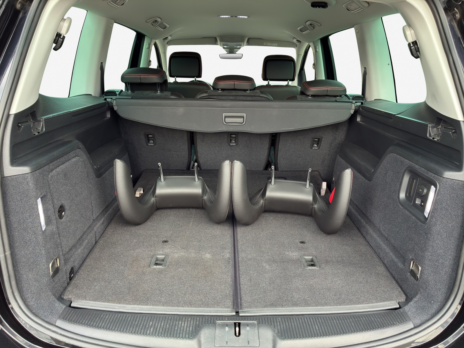SEAT Alhambra 2.0 TDI 4Drive SWISS FR-image-11
