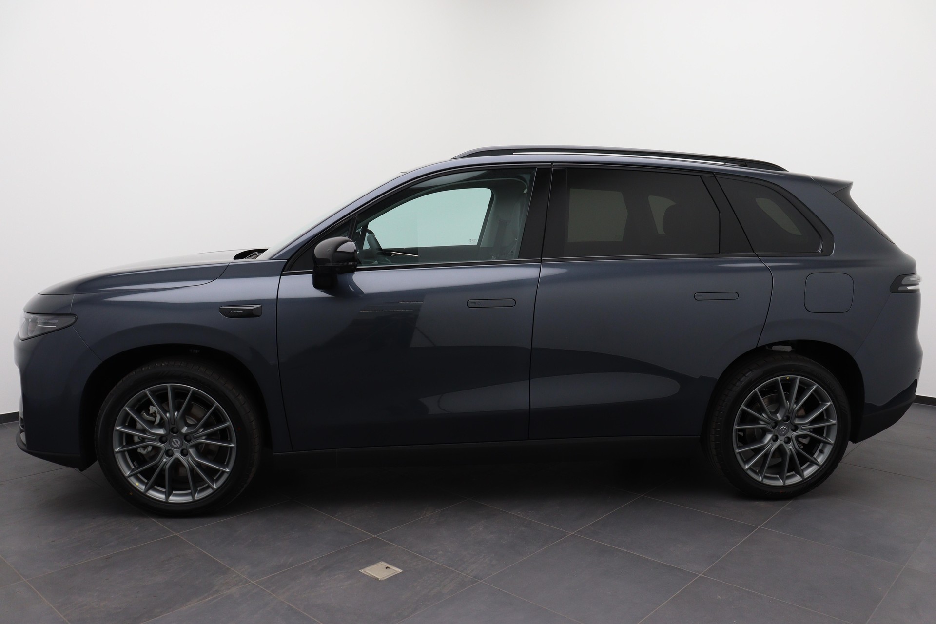 LEAPMOTOR C10 1.5 Hybrid EV-showroom-element-2