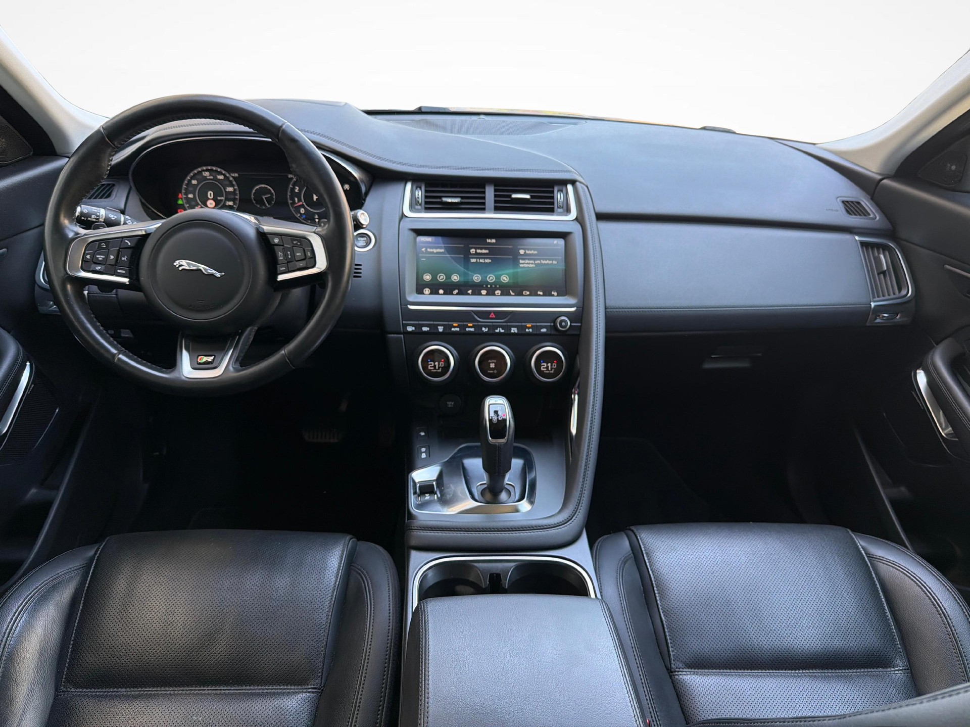 JAGUAR E-Pace 2.0 T 200 SE AWD-image-8