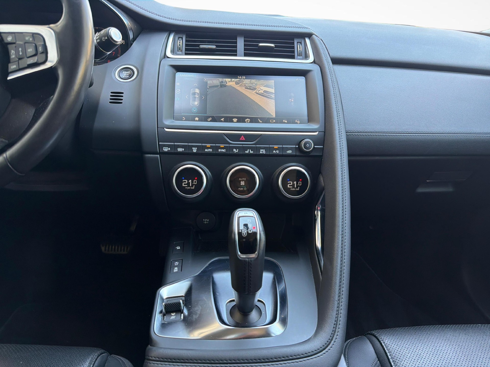 JAGUAR E-Pace 2.0 T 200 SE AWD-image-13