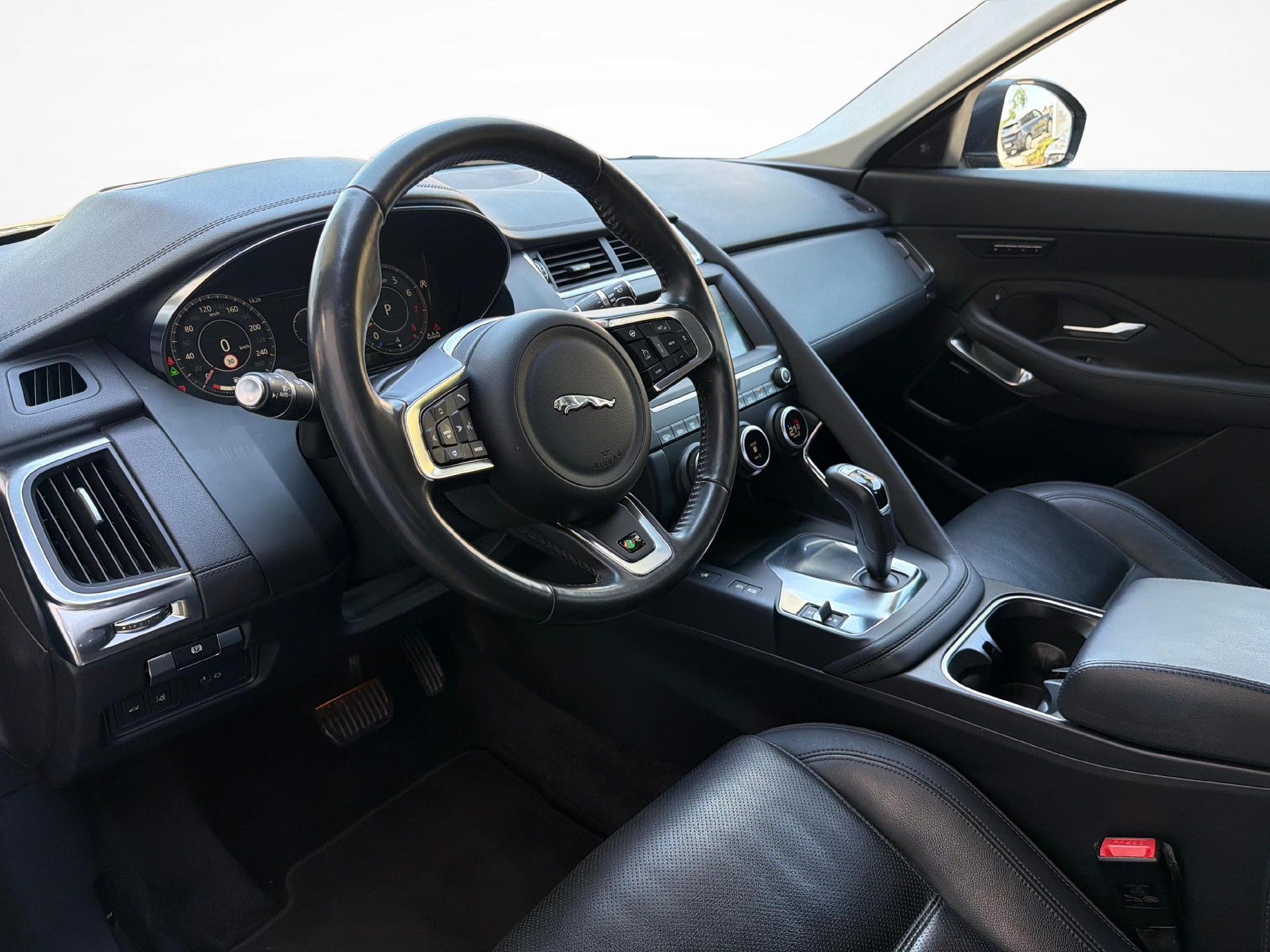JAGUAR E-Pace 2.0 T 200 SE AWD-image-12