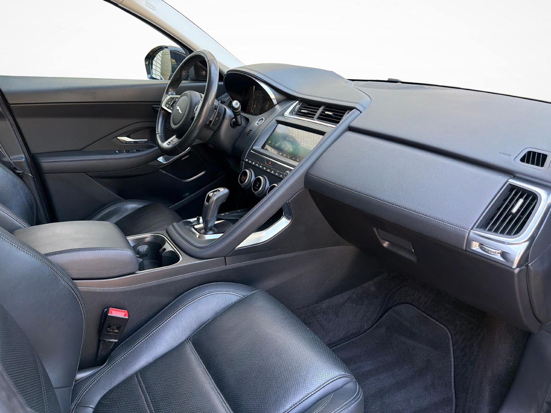 JAGUAR E-Pace 2.0 T 200 SE AWD-image-9