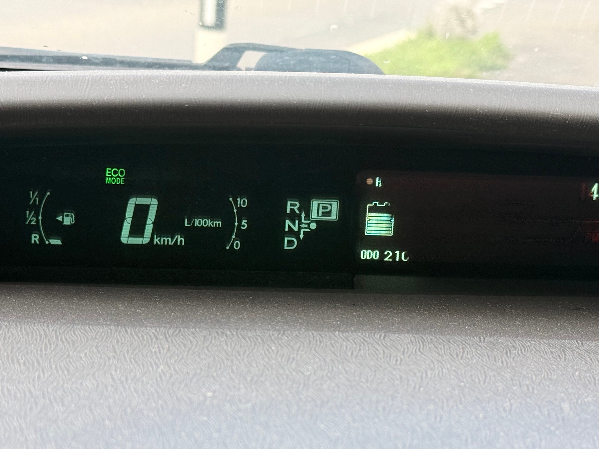 TOYOTA Prius 1.8 16V HSD Luna-image-13