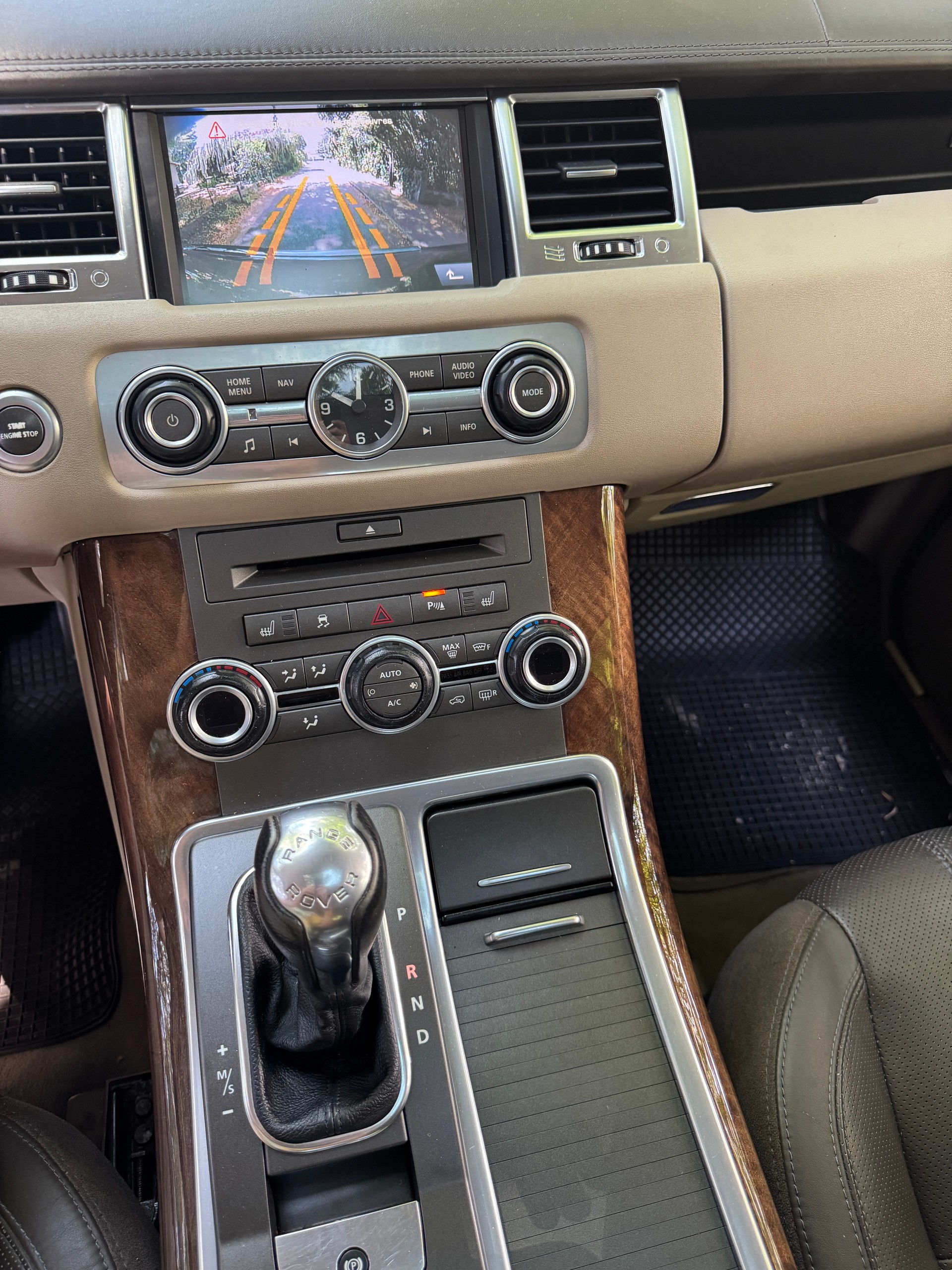 LAND ROVER Range Rover Sport 3.0 TDV6 HSE Automatic-image-12