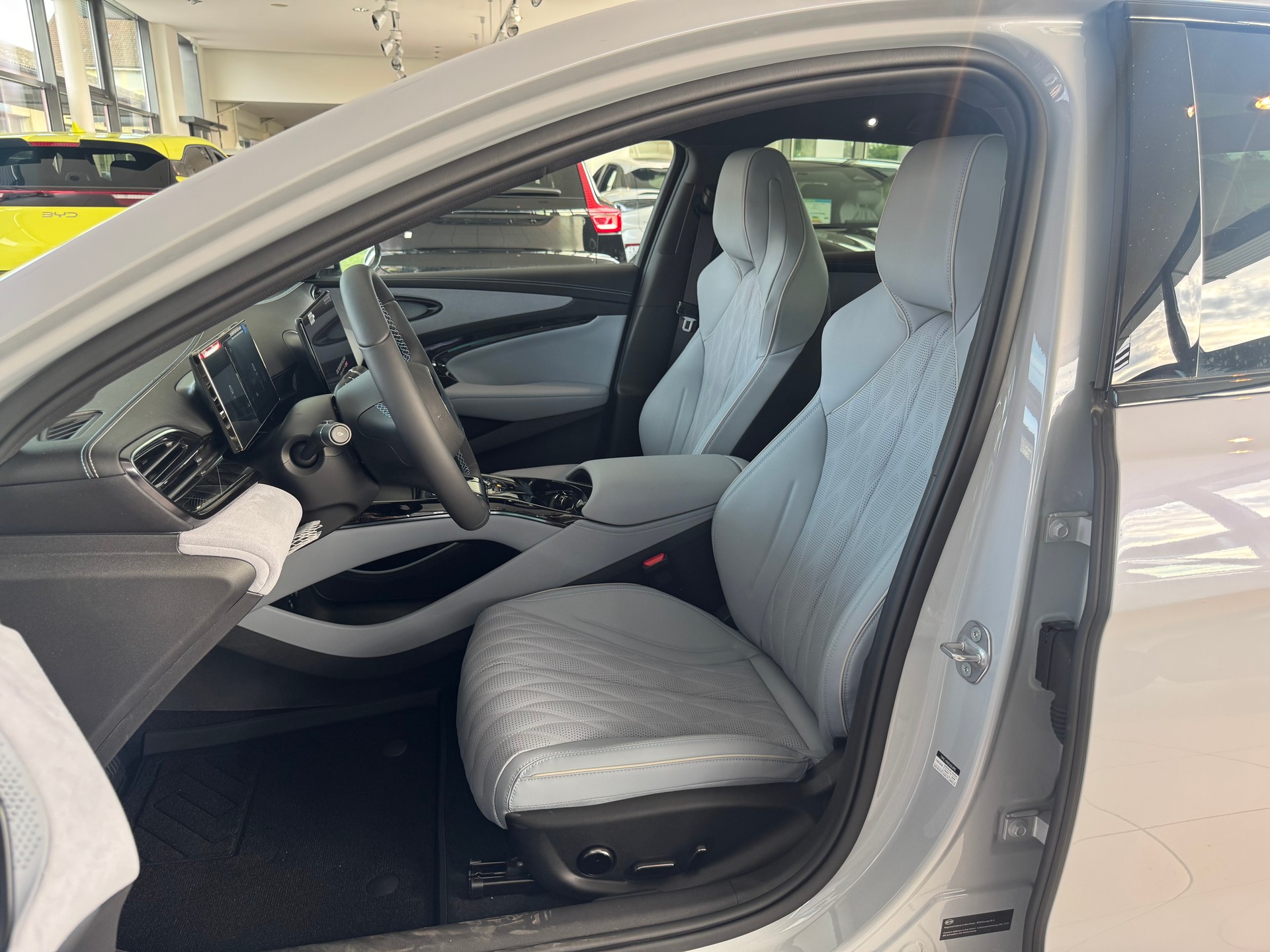 BYD Seal 82,2 kWh Excellence AWD-image-11