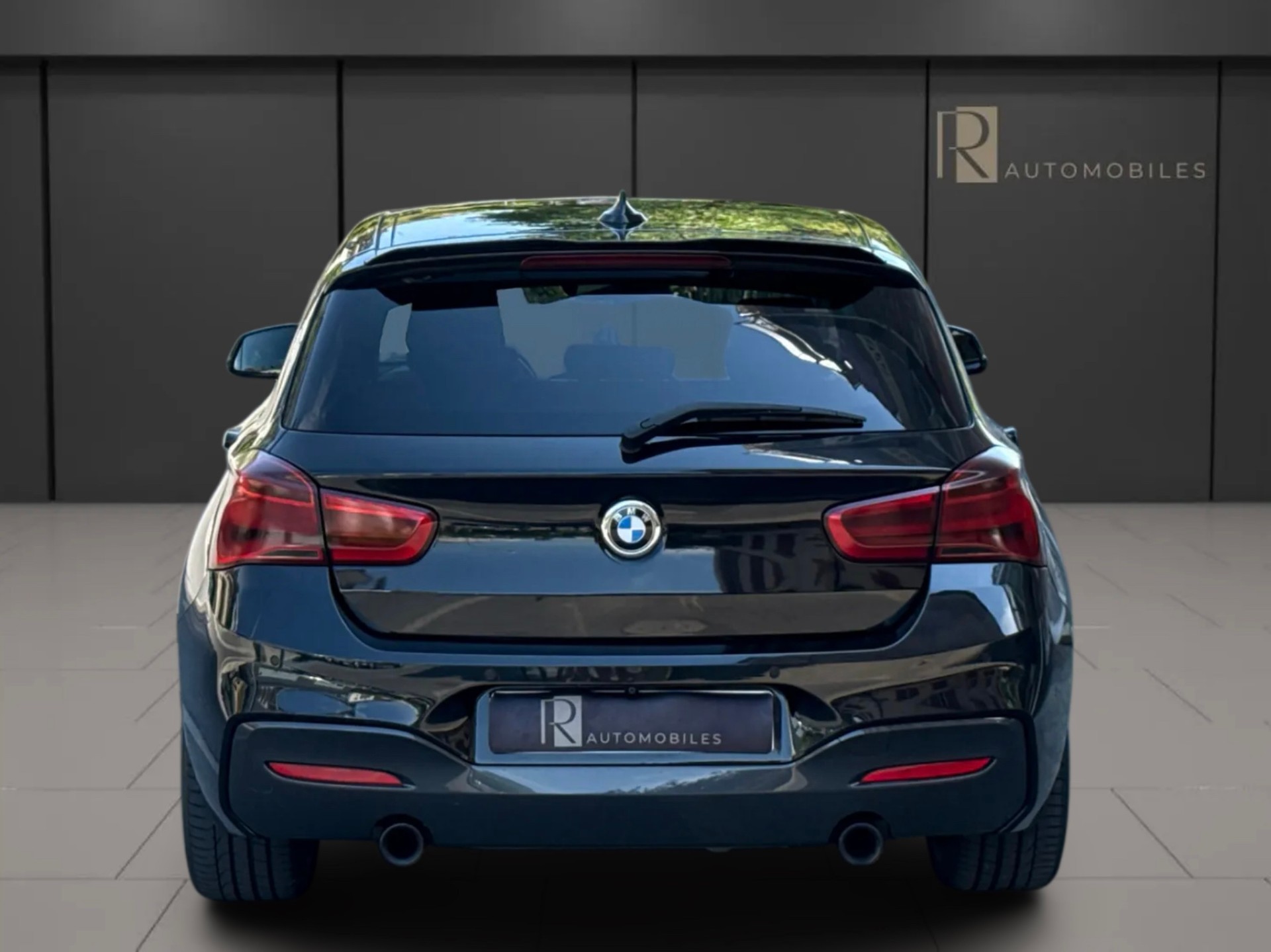 BMW M135i xDrive Steptronic-image-2