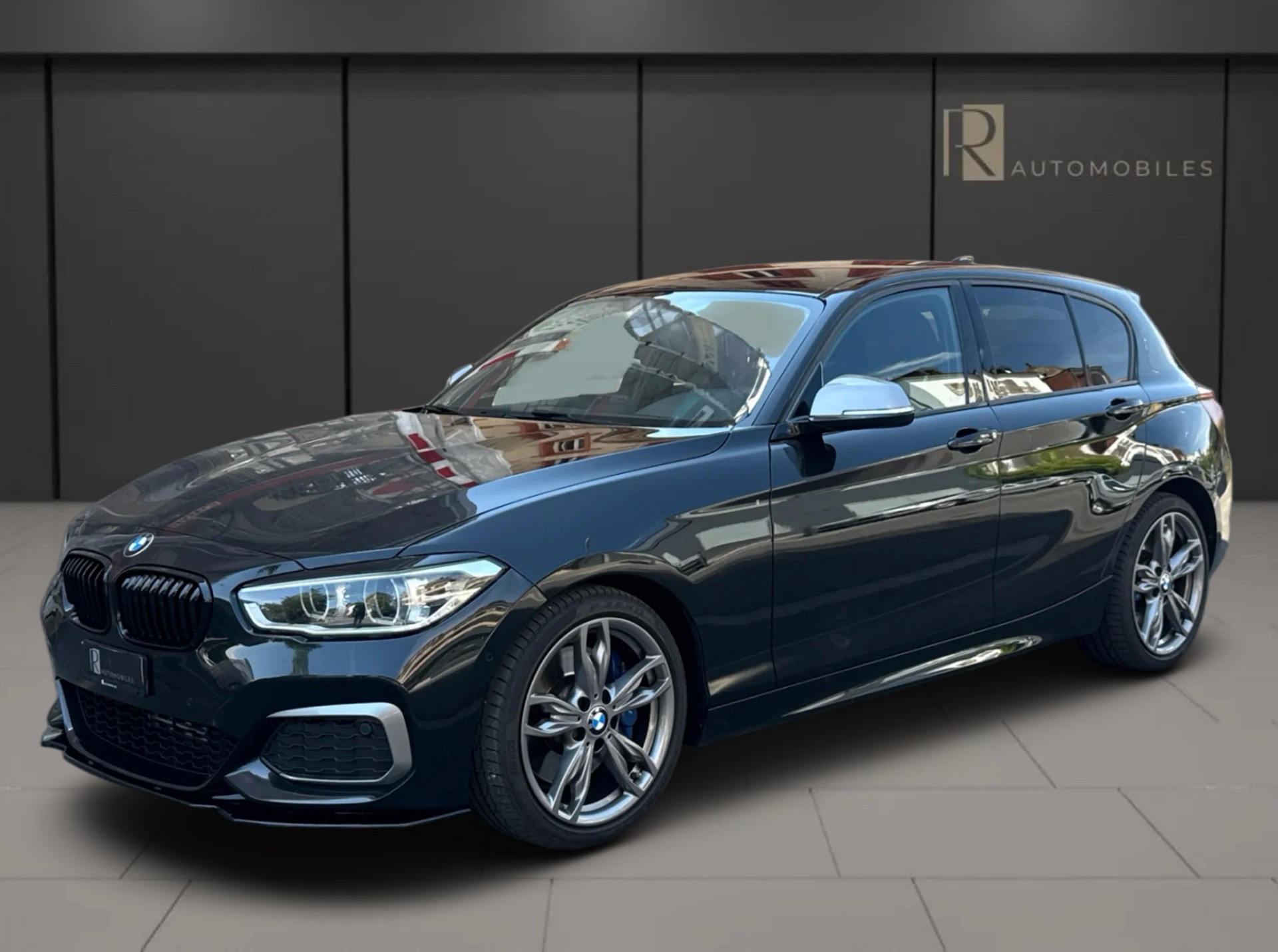BMW M135i xDrive Steptronic-image-3