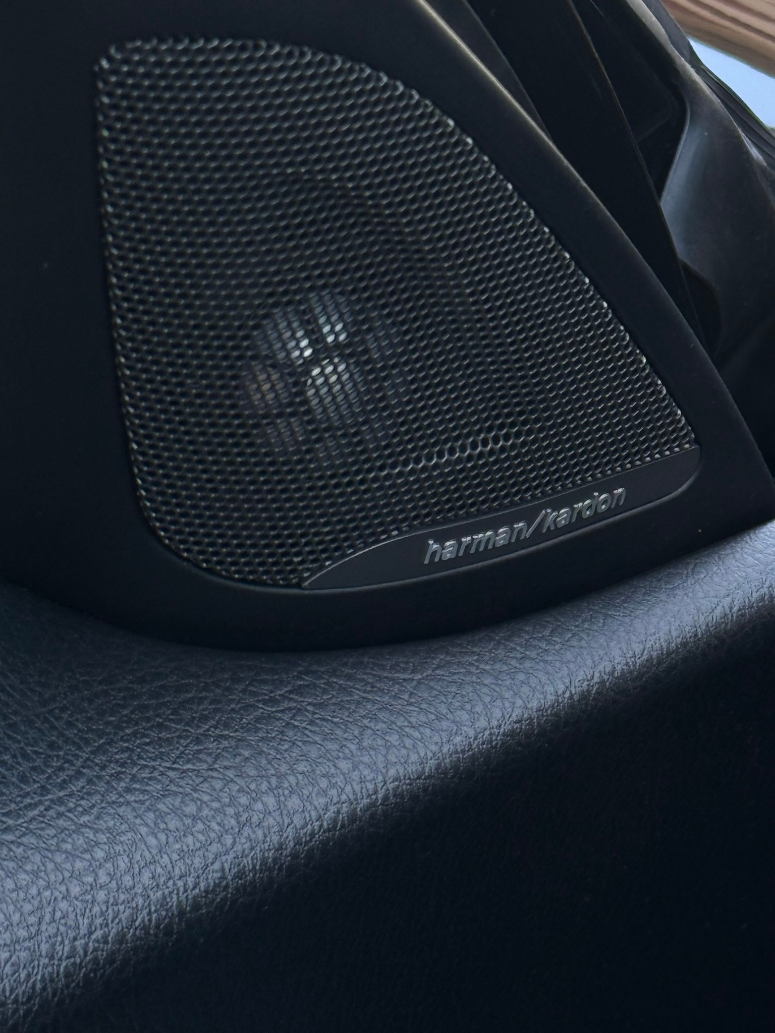 BMW M135i xDrive Steptronic-image-11
