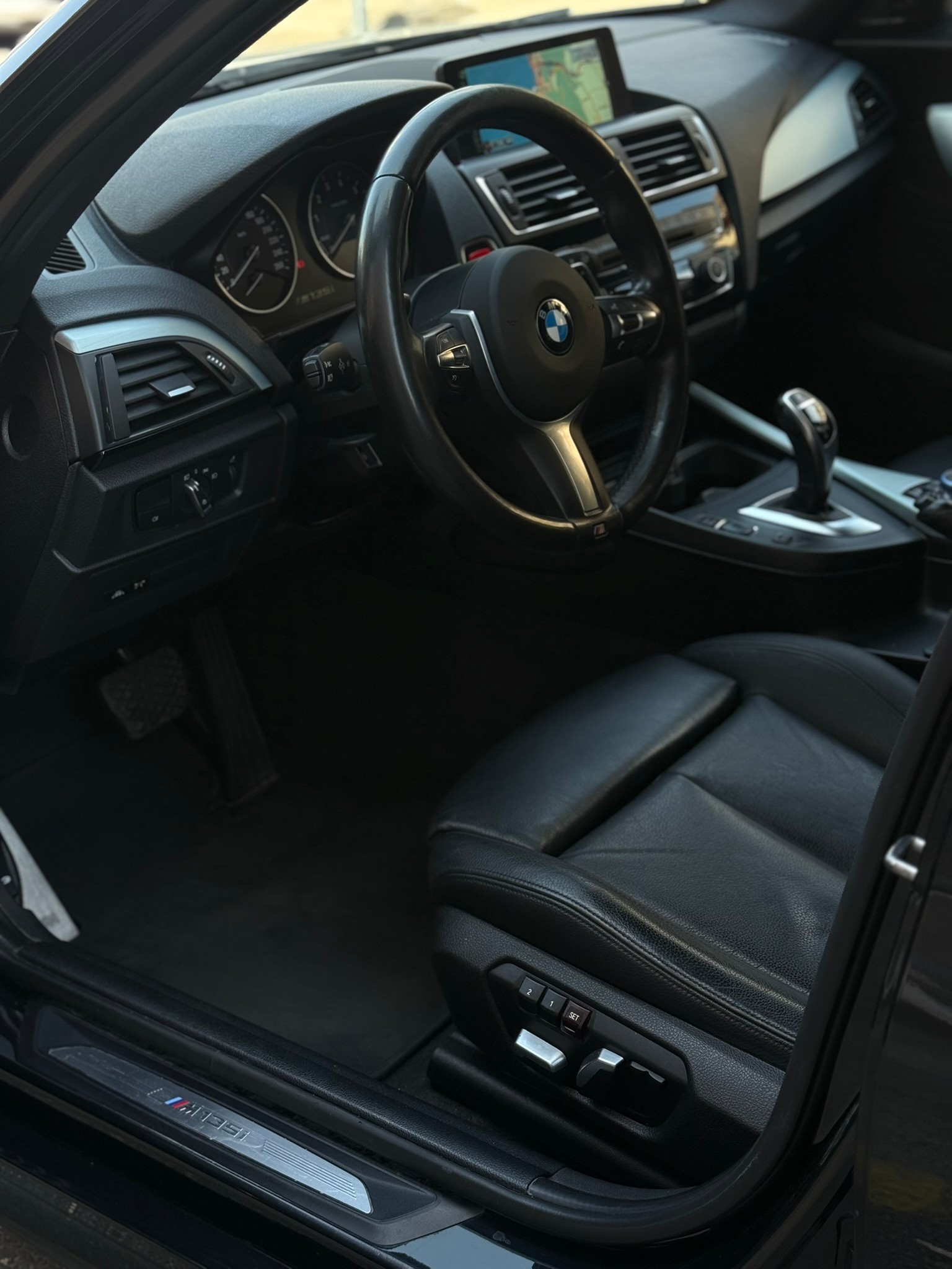 BMW M135i xDrive Steptronic-image-12