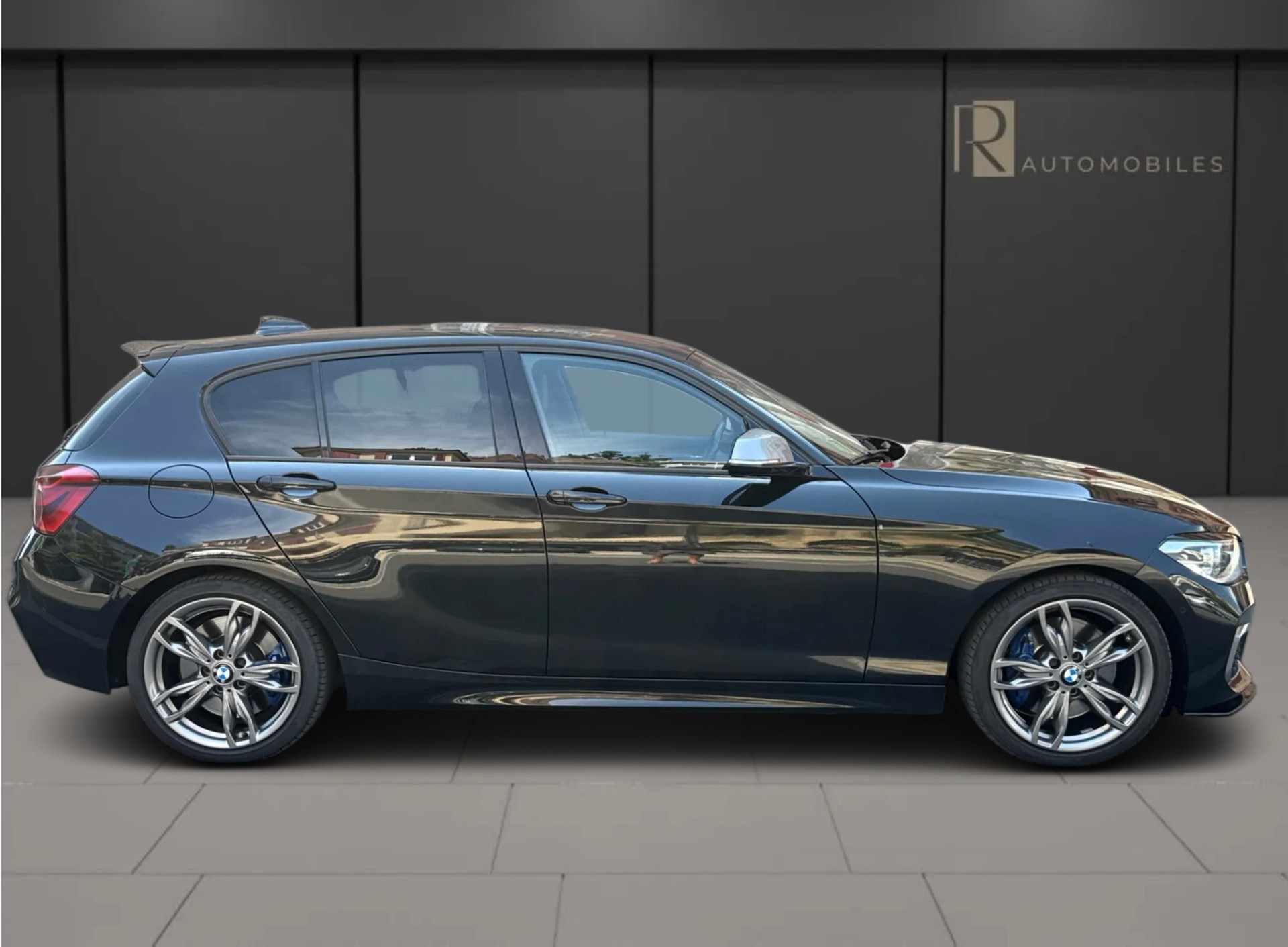 BMW M135i xDrive Steptronic-image-1