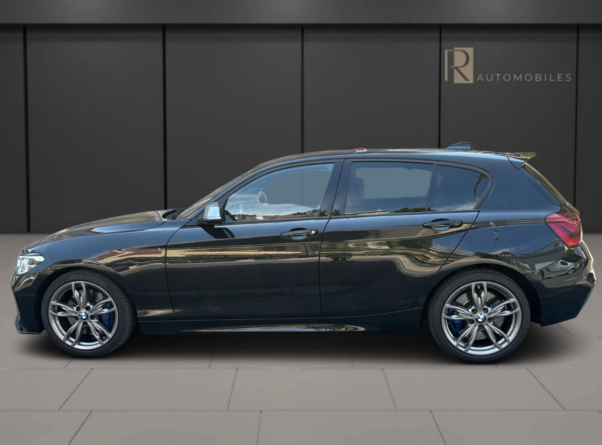 BMW M135i xDrive Steptronic-image-4