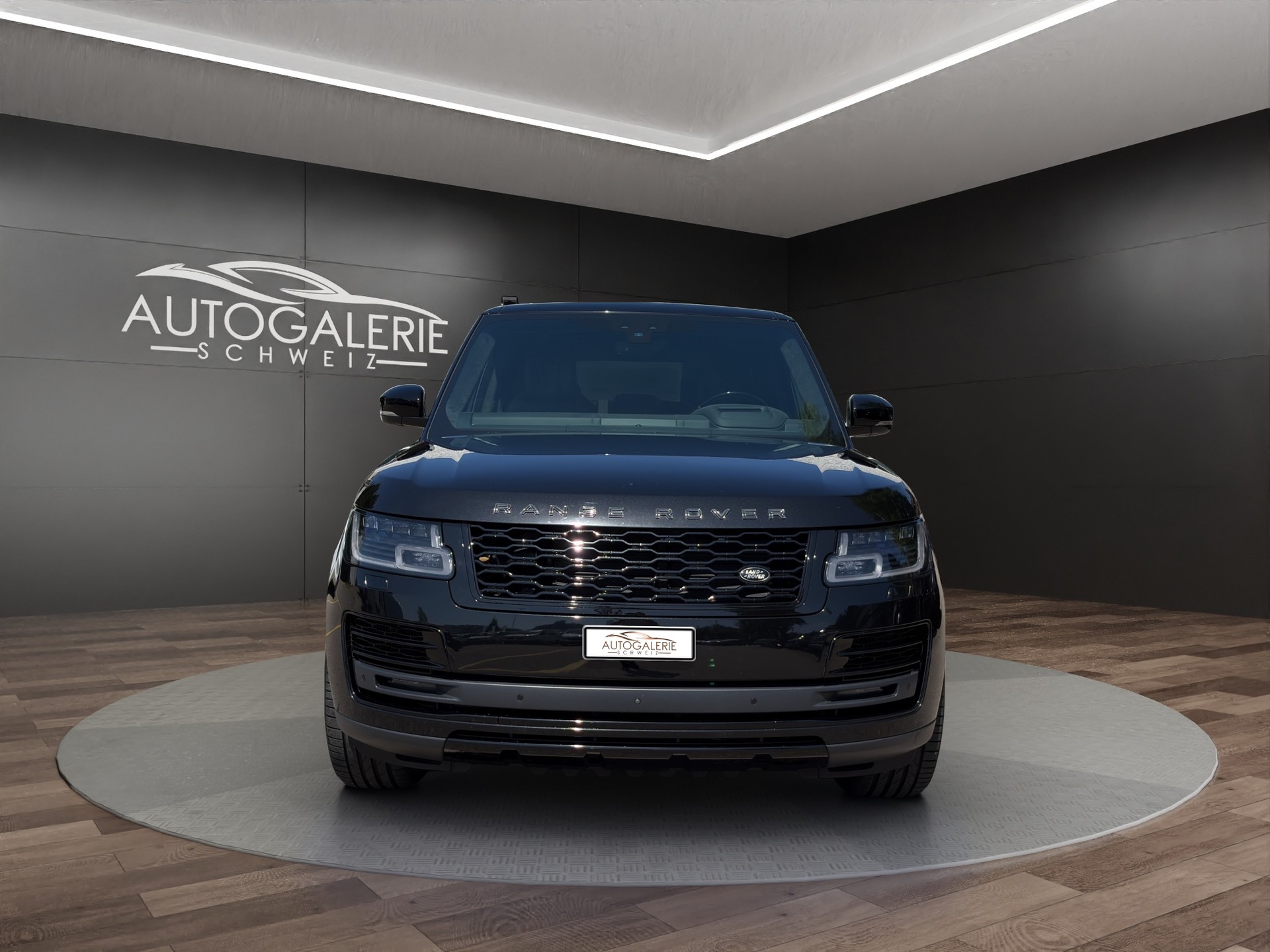 LAND ROVER Range Rover 5.0 V8 S/C SV AB Dynamic | CH | ALL BLACK | Fond Entertain 10" Multimedia | Standheiz. | Pano | HeadUp | Kühlbox |-image-7