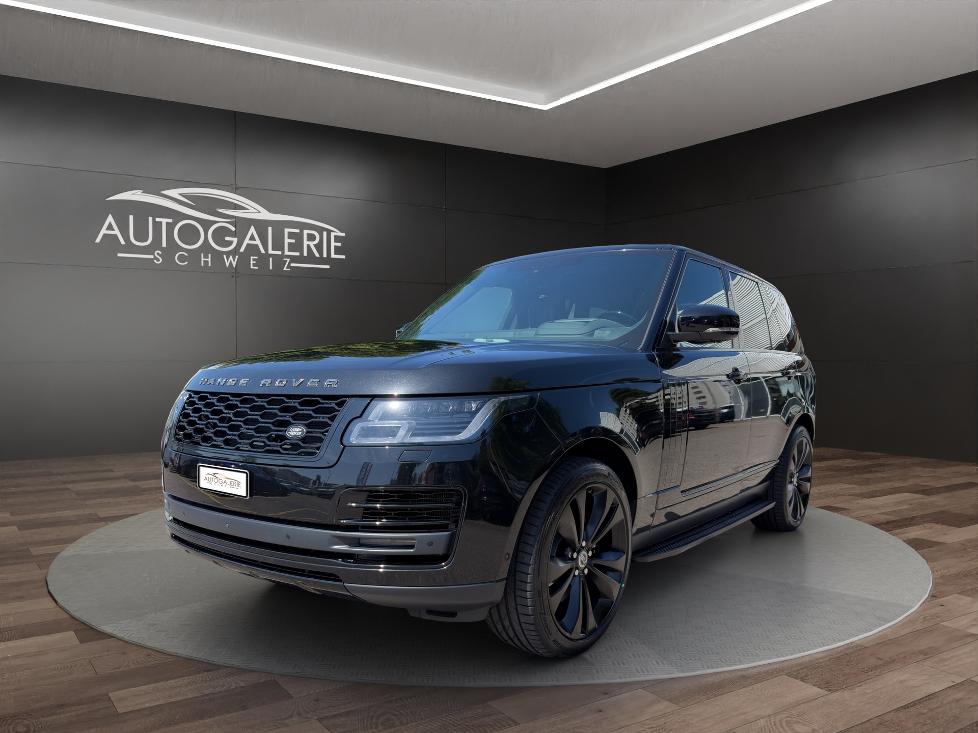 LAND ROVER Range Rover 5.0 V8 S/C SV AB Dynamic | CH | ALL BLACK | Fond Entertain 10" Multimedia | Standheiz. | Pano | HeadUp | Kühlbox |