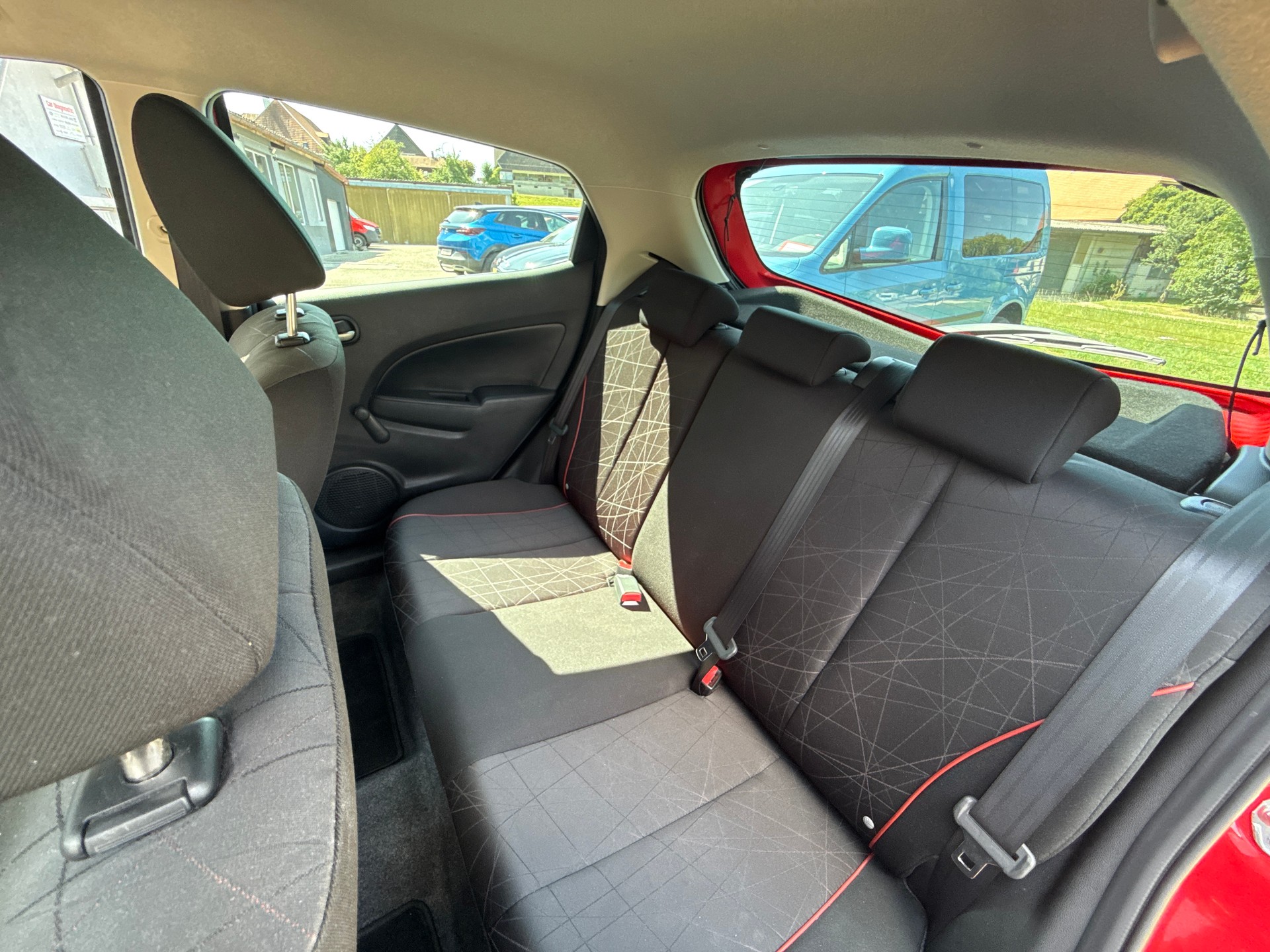 MAZDA 2 1.3i 16V Voila ma Suisse Edition-image-8
