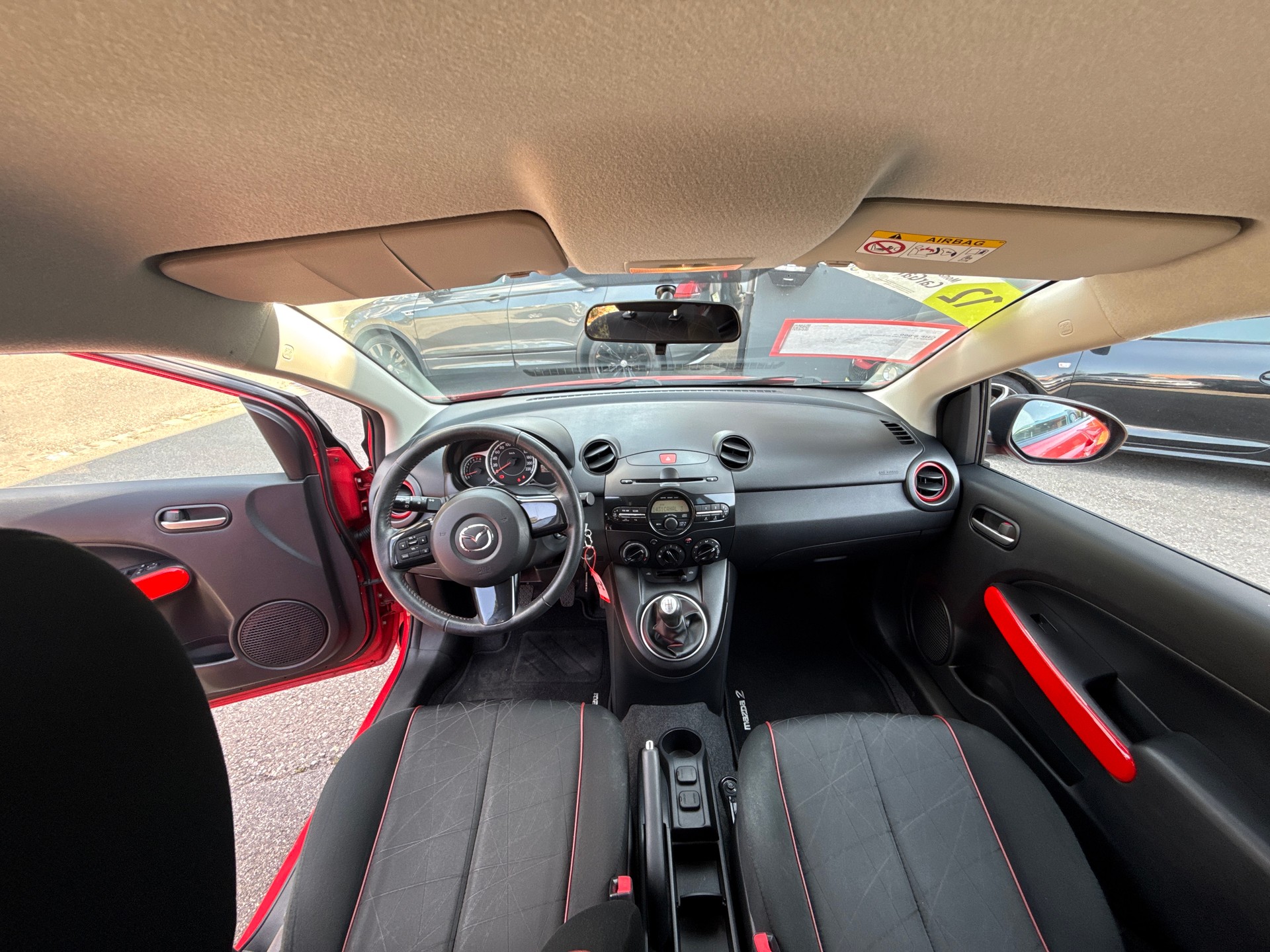 MAZDA 2 1.3i 16V Voila ma Suisse Edition-image-9