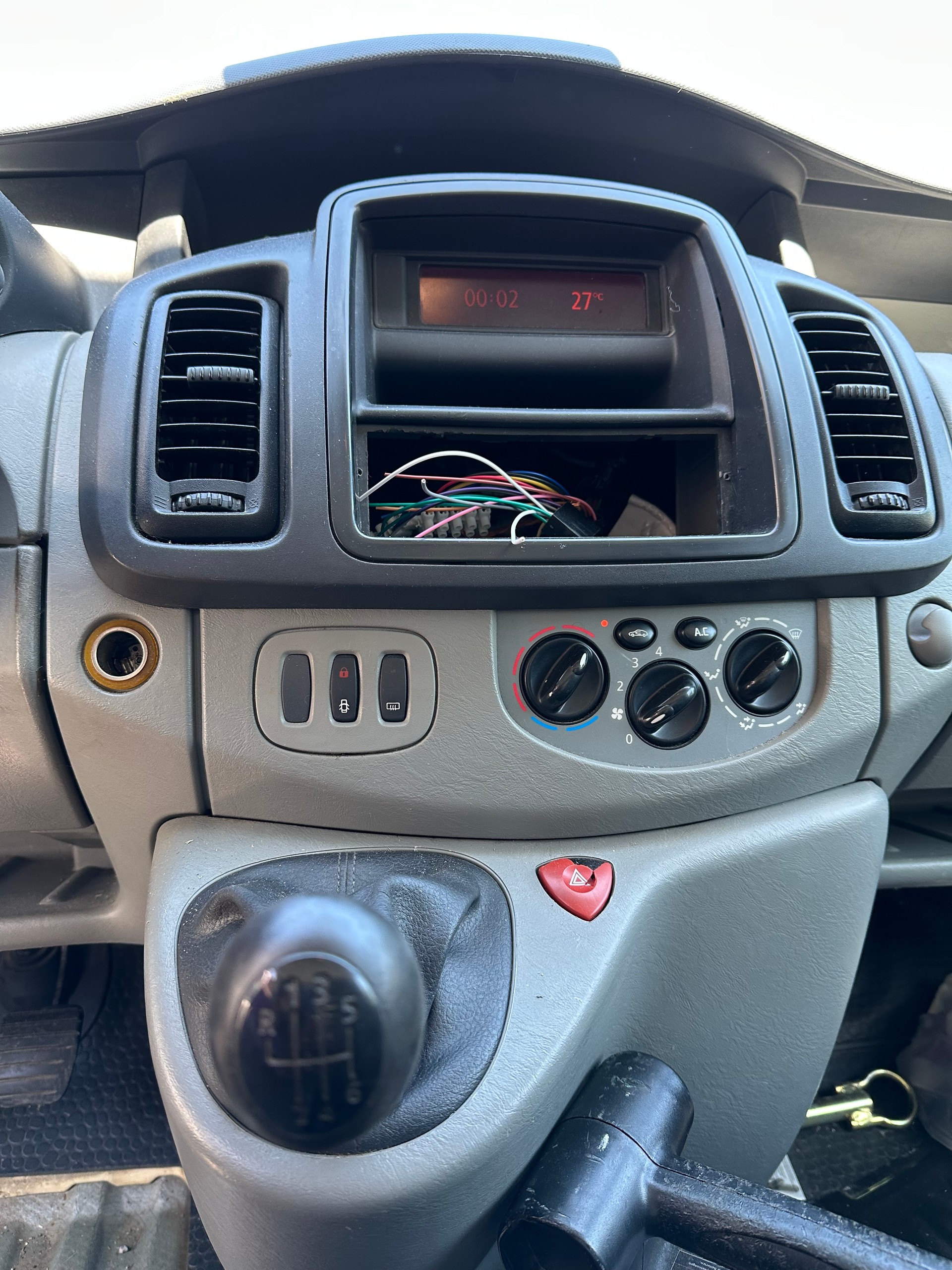 OPEL Vivaro 2.5 CDTI 2.9t L2H1-image-8