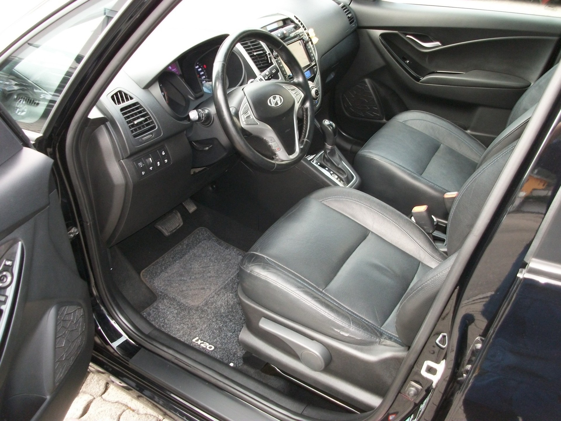 HYUNDAI iX20 1.6 Vertex Automatic-image-6