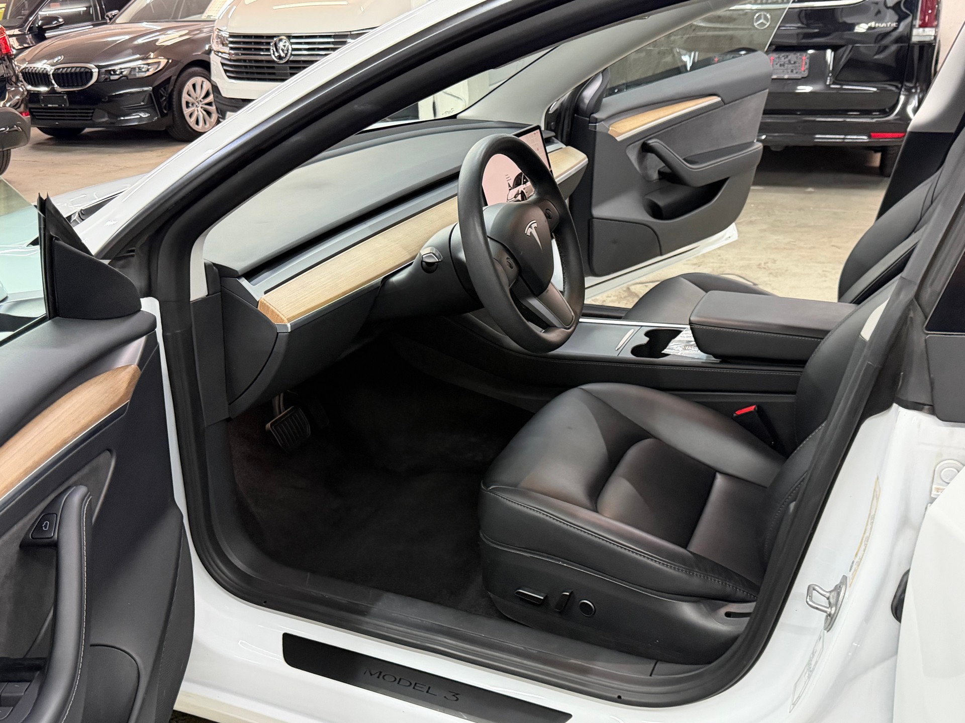 TESLA Model 3 Long Range Dual Motor AWD-image-8