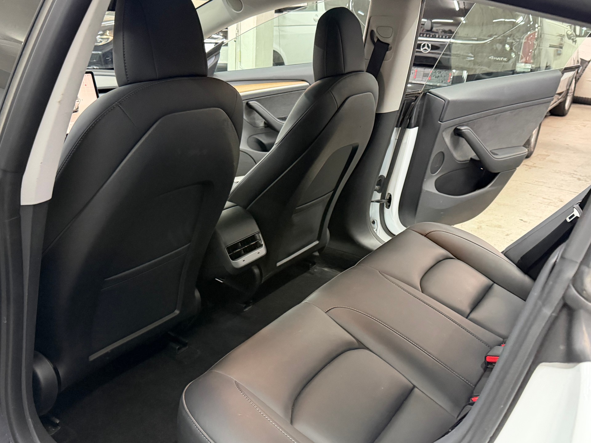 TESLA Model 3 Long Range Dual Motor AWD-image-11