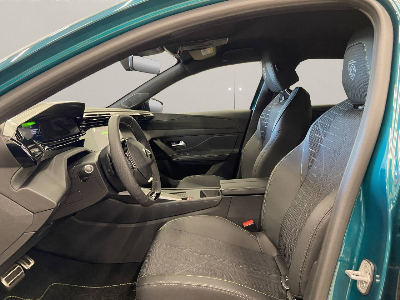 PEUGEOT 308 1.2 Hybrid GT-image-4