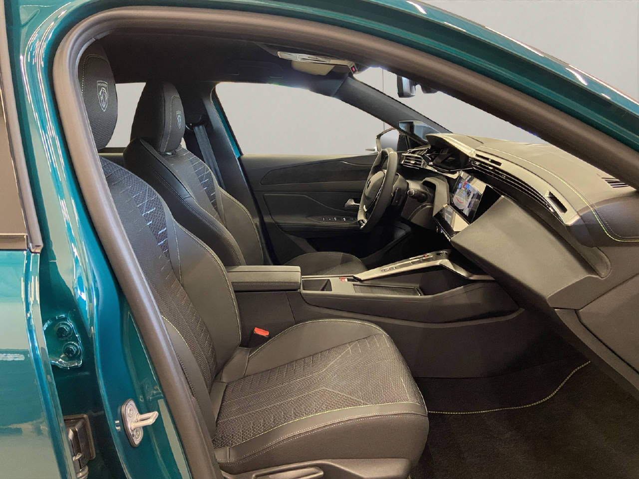 PEUGEOT 308 1.2 Hybrid GT-image-9