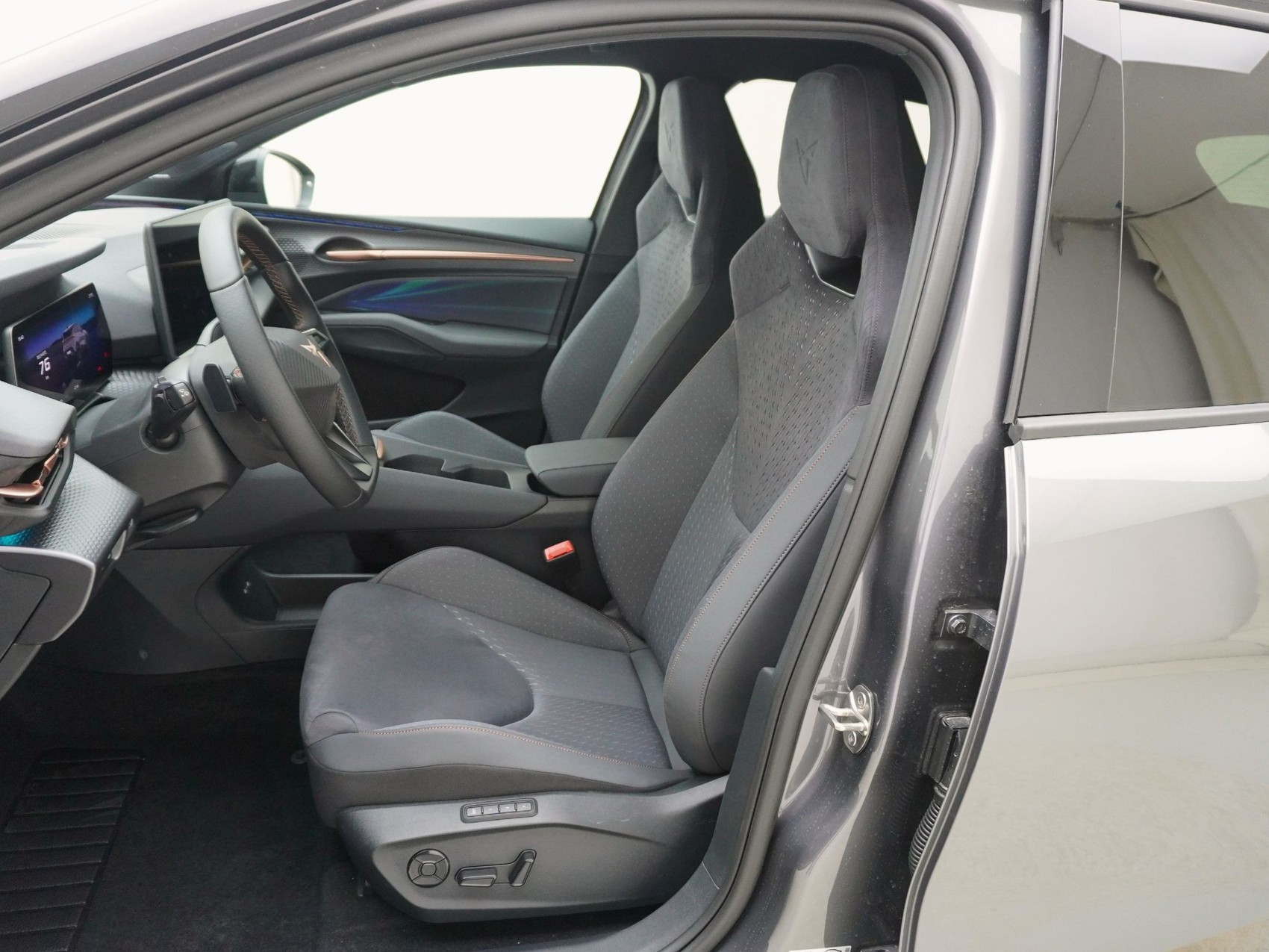 CUPRA Raval 52 kWh Dynamic Plus-image-11
