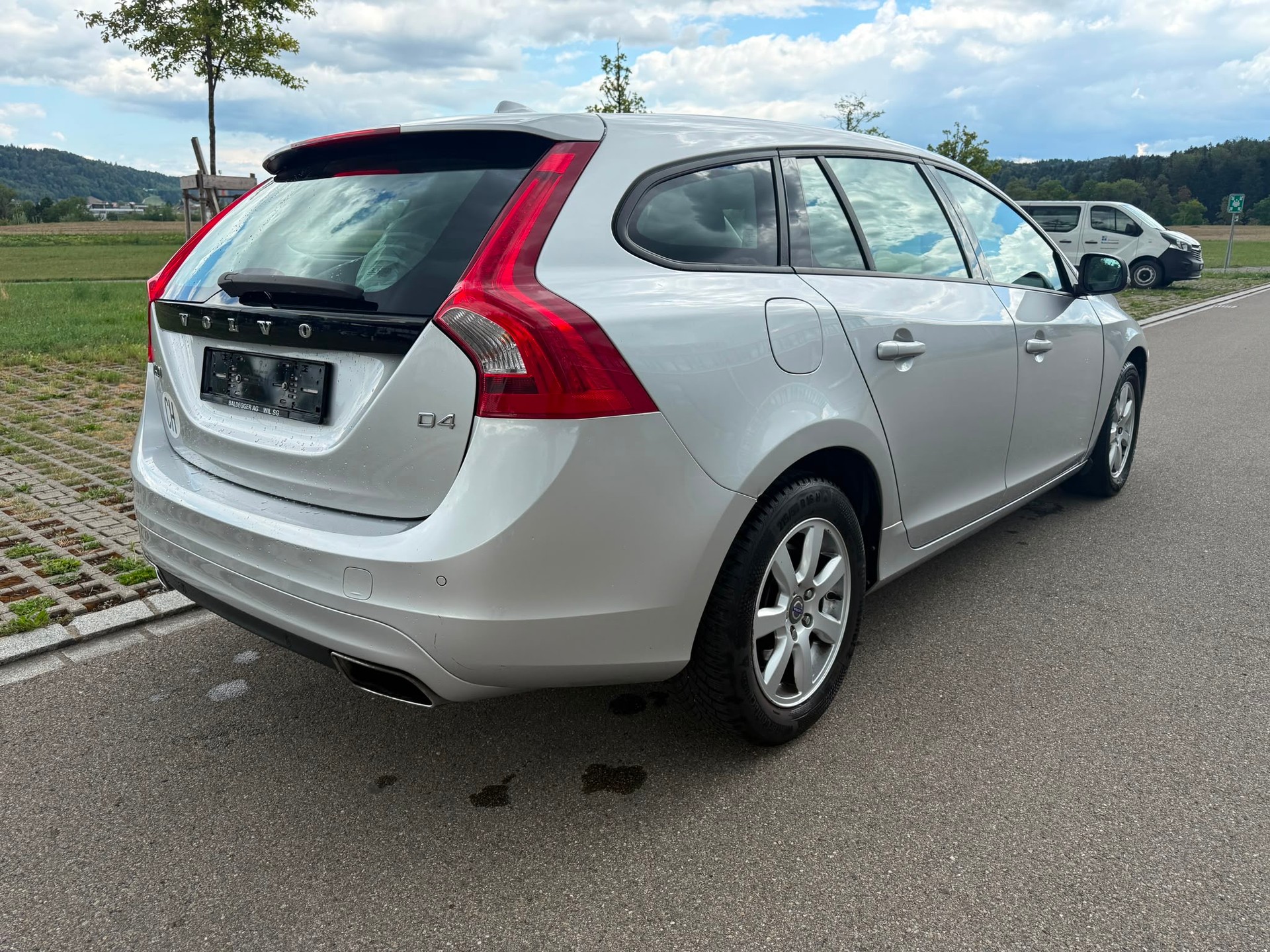 VOLVO V60 D4 Geartronic-image-7