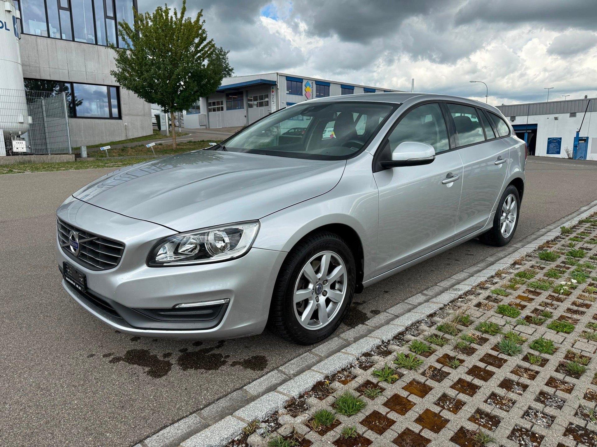 VOLVO V60 D4 Geartronic-image-8