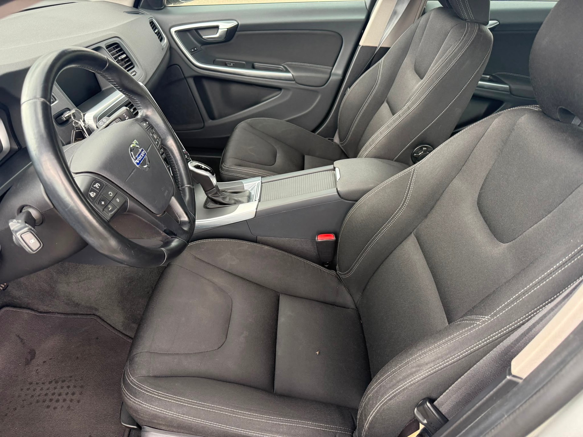 VOLVO V60 D4 Geartronic-image-12