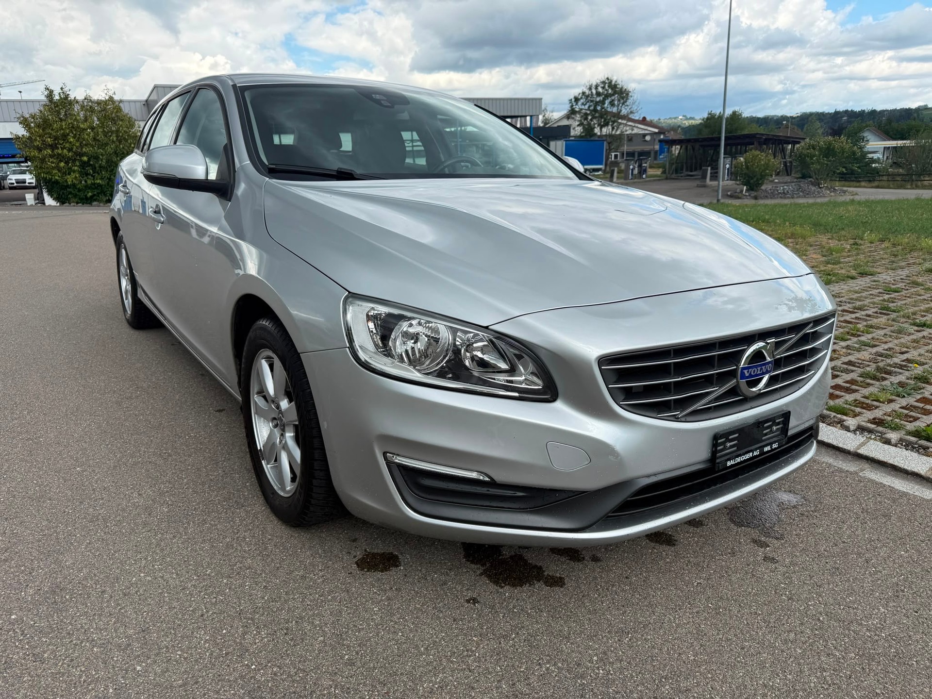 VOLVO V60 D4 Geartronic-image-9
