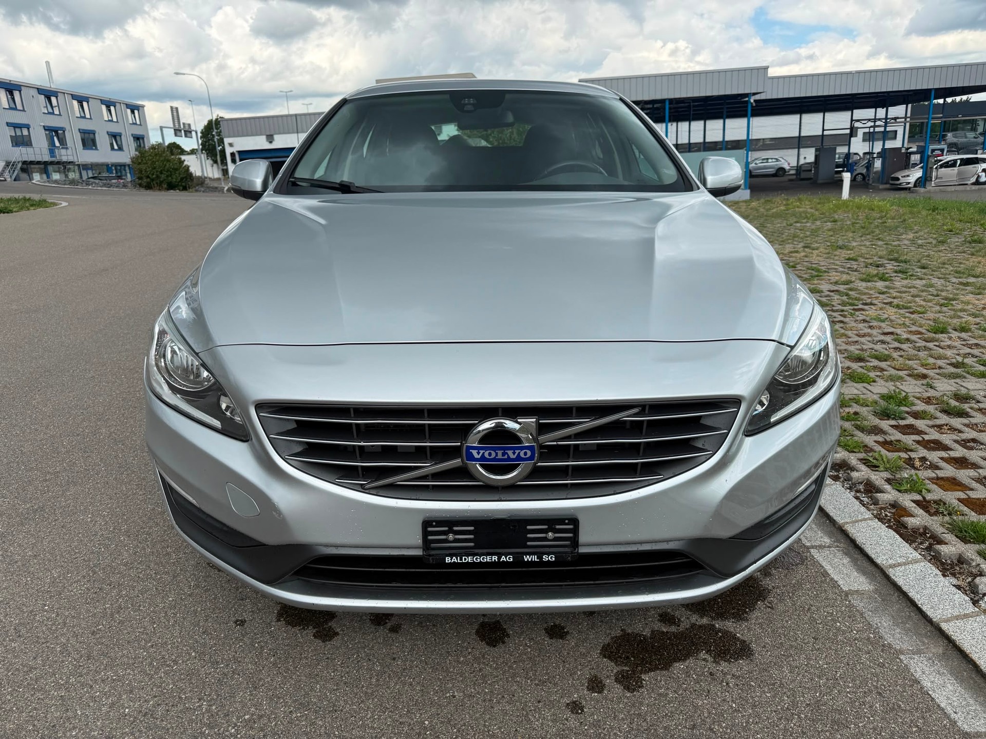 VOLVO V60 D4 Geartronic-image-1