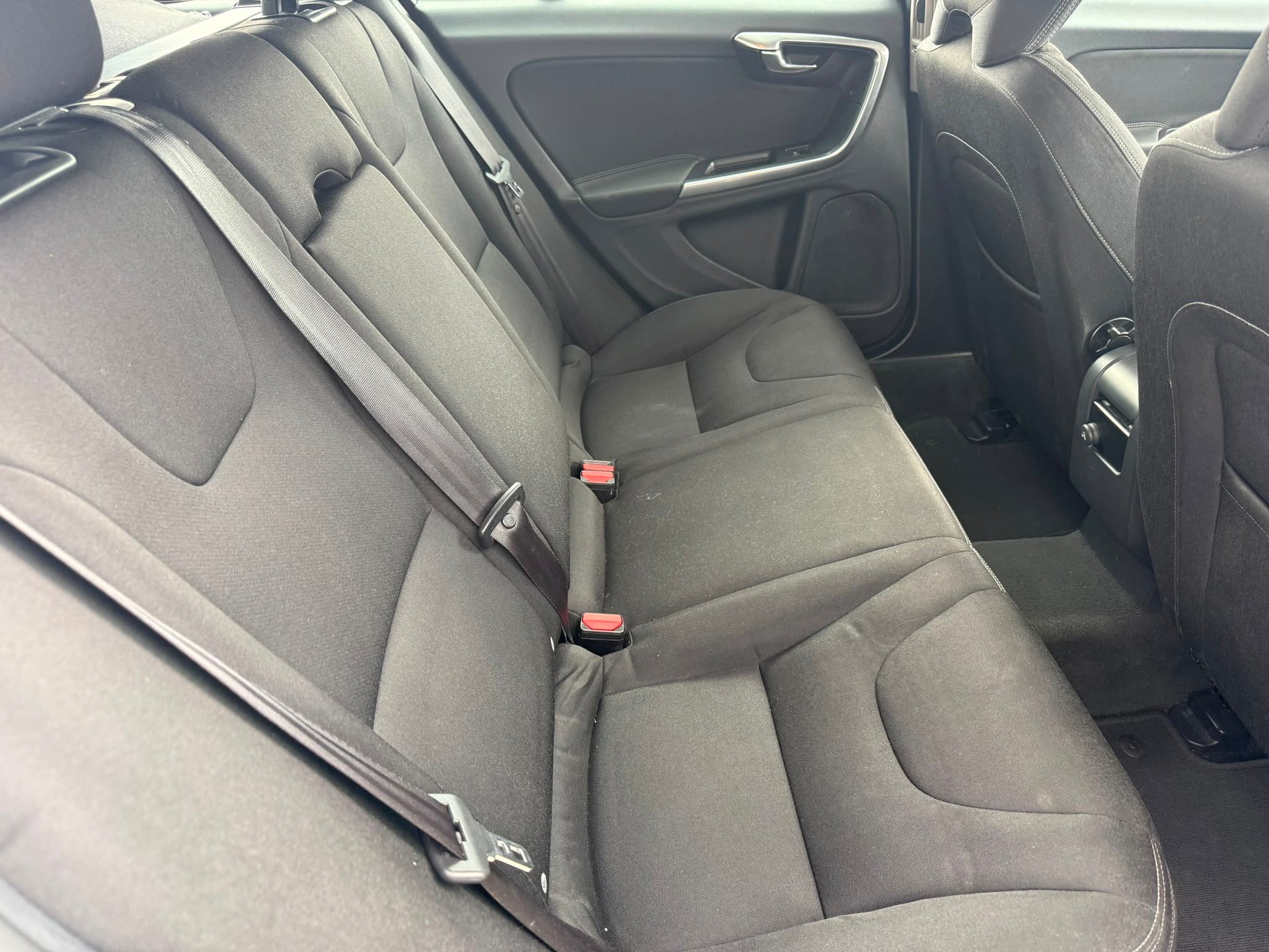 VOLVO V60 D4 Geartronic-image-13