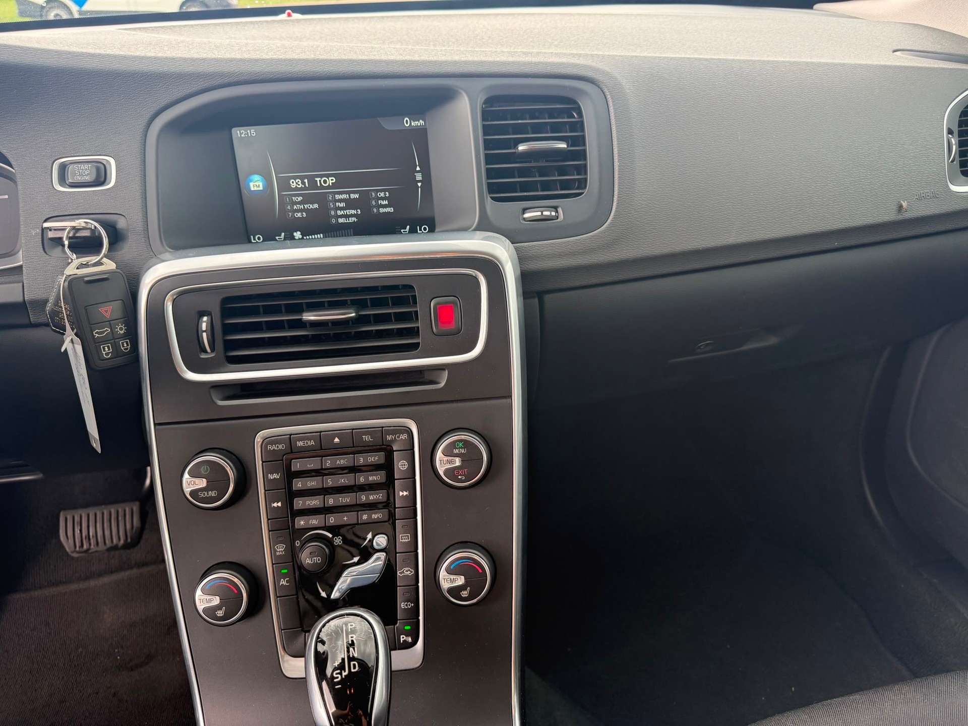 VOLVO V60 D4 Geartronic-image-14