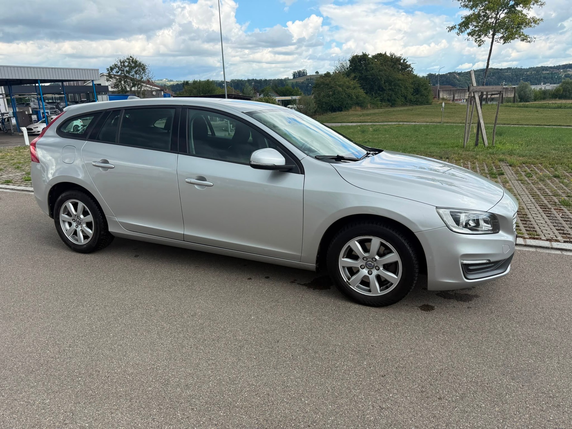 VOLVO V60 D4 Geartronic-image-3