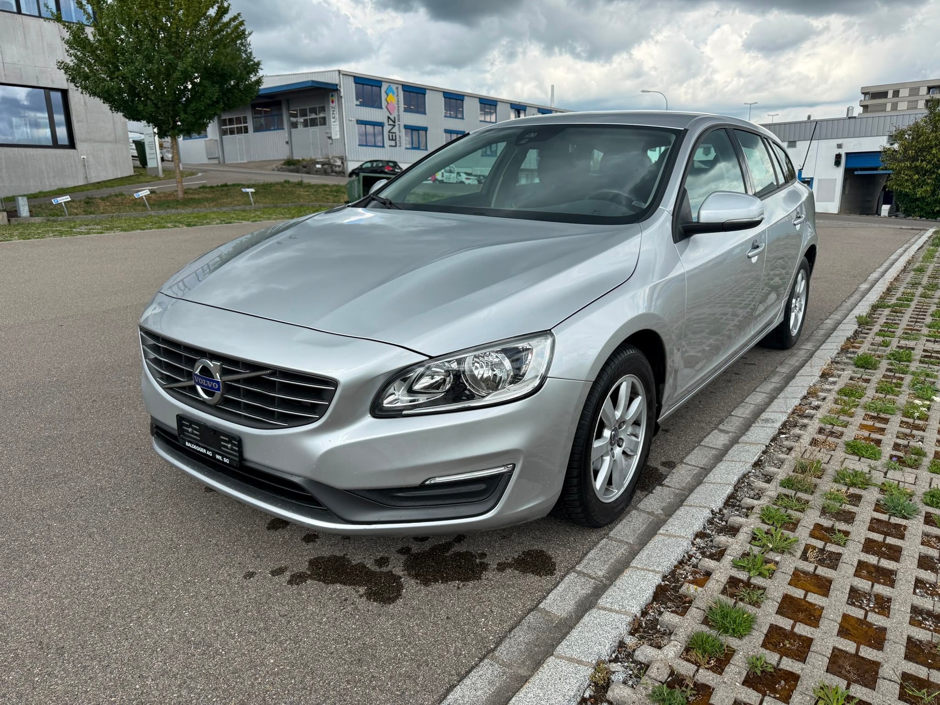 VOLVO V60 D4 Geartronic-image-2