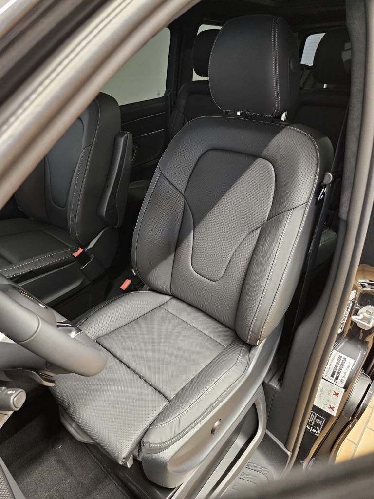 MERCEDES-BENZ V 300 d 4Matic lang Swiss Edition-image-16