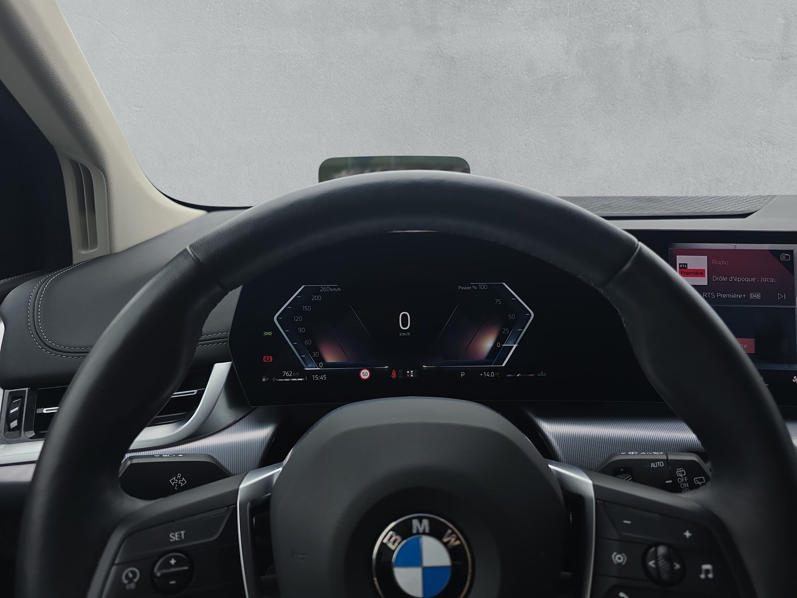 BMW 218i Active Tourer-image-17