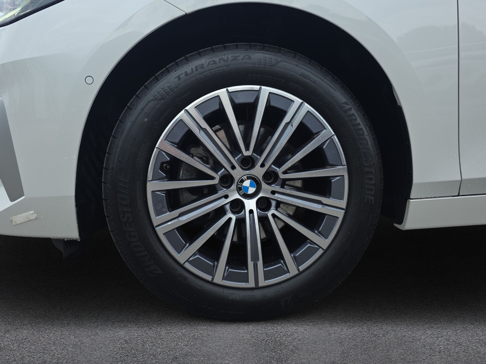BMW 218i Active Tourer-image-8