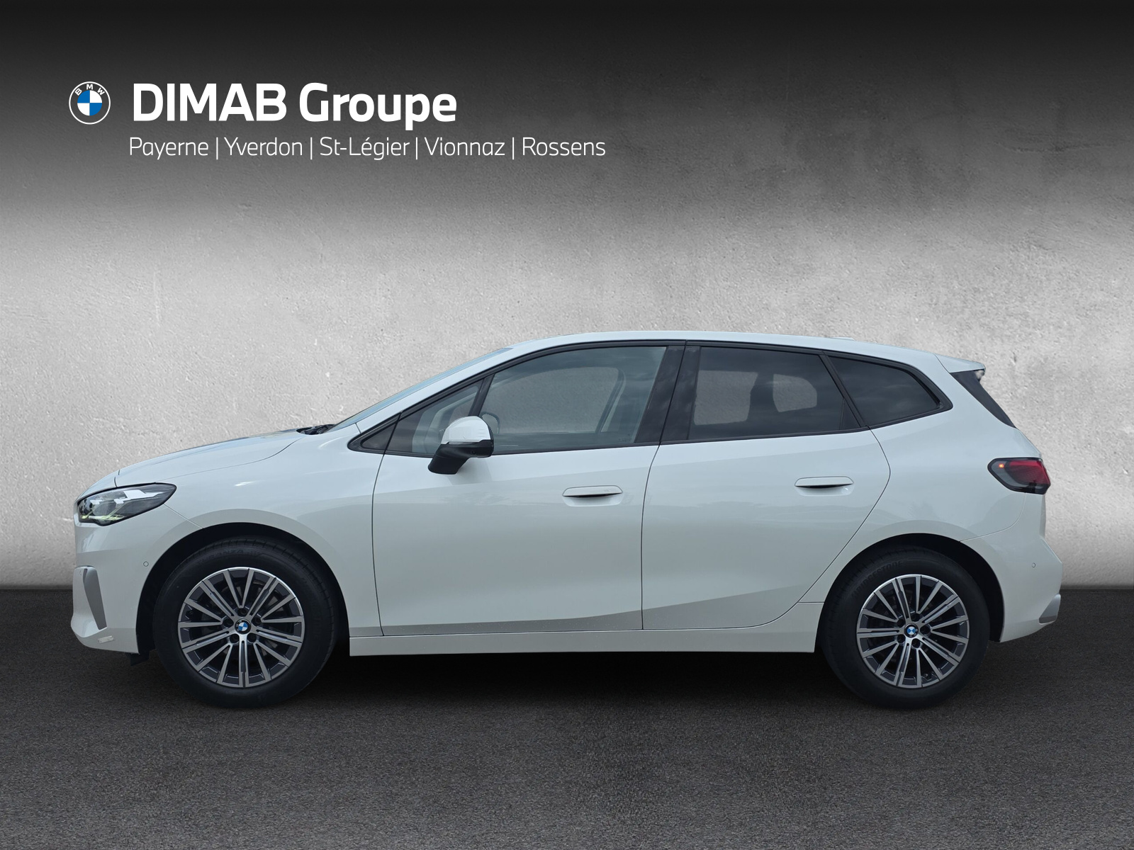 BMW 218i Active Tourer-image-1