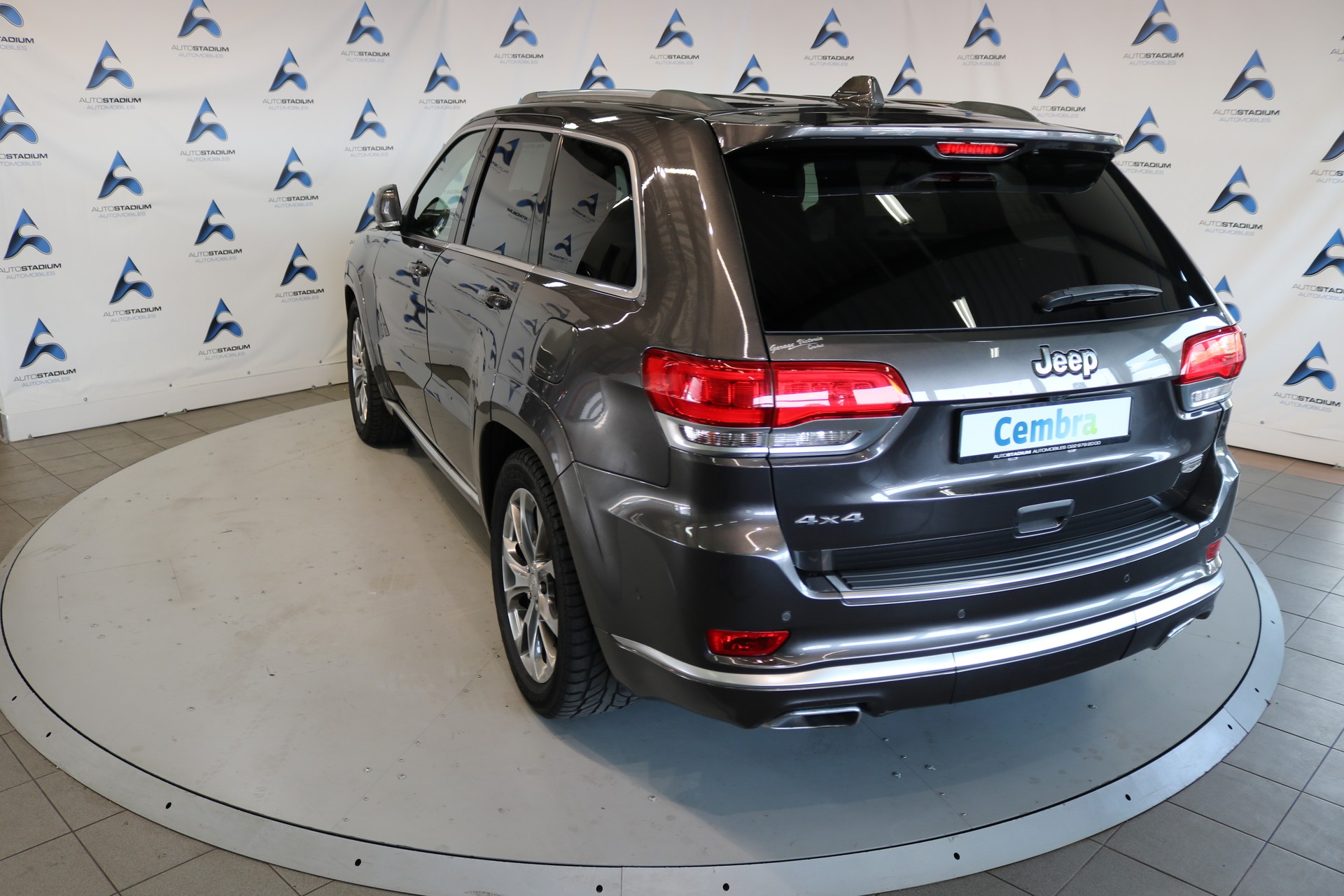 JEEP Grand Cherokee 3.0 CRD Summit Automatic-image-19