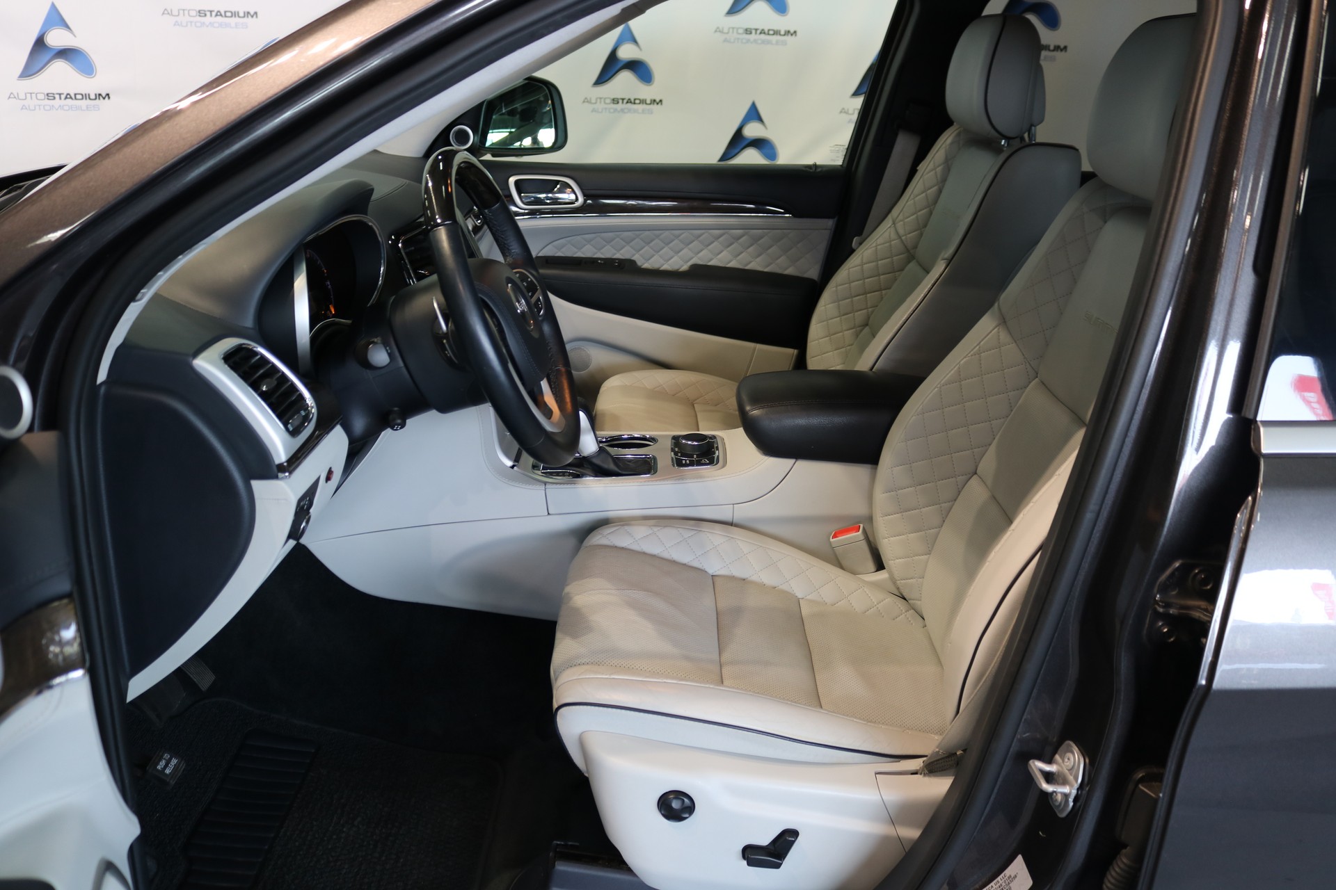 JEEP Grand Cherokee 3.0 CRD Summit Automatic-image-41