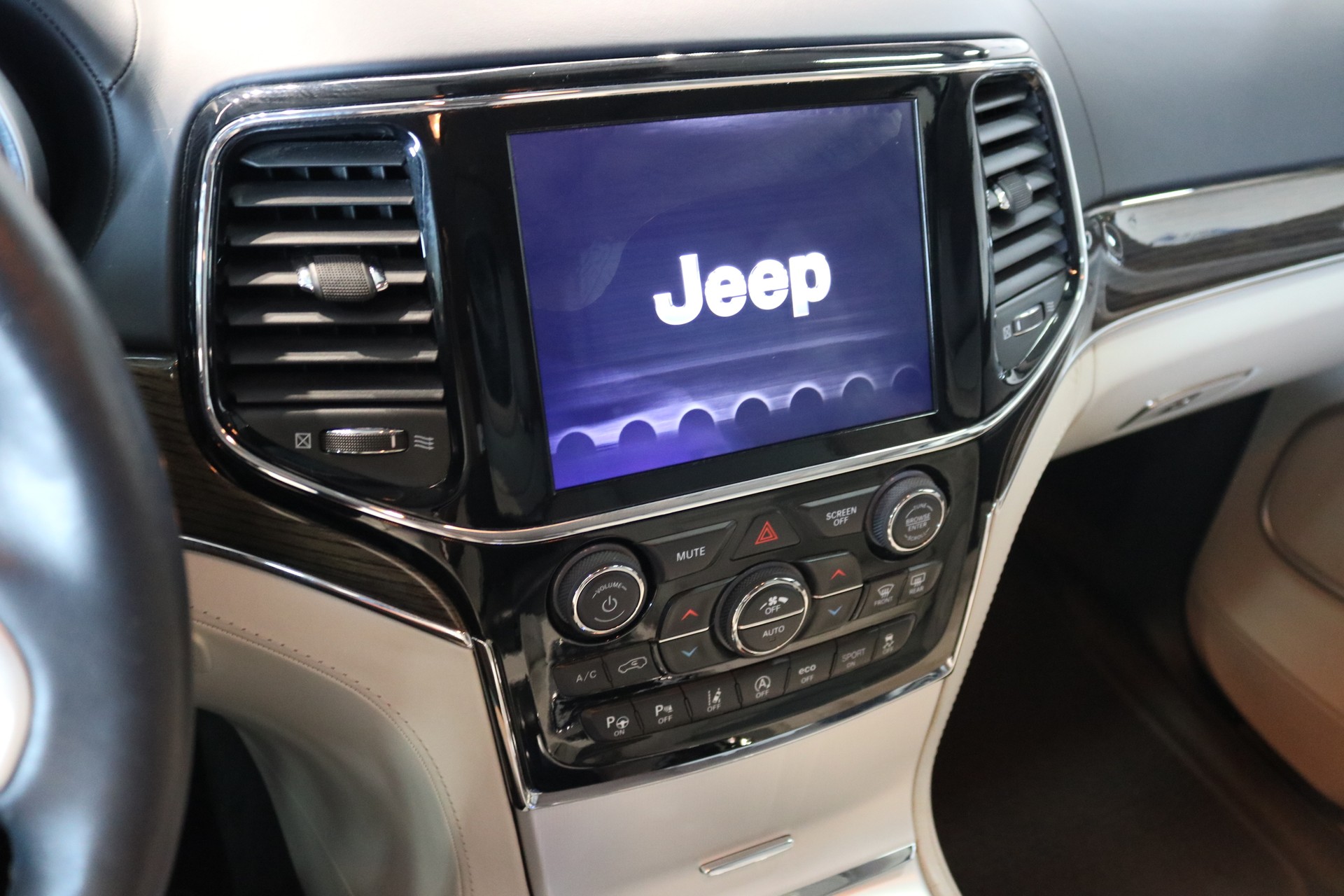 JEEP Grand Cherokee 3.0 CRD Summit Automatic-image-46