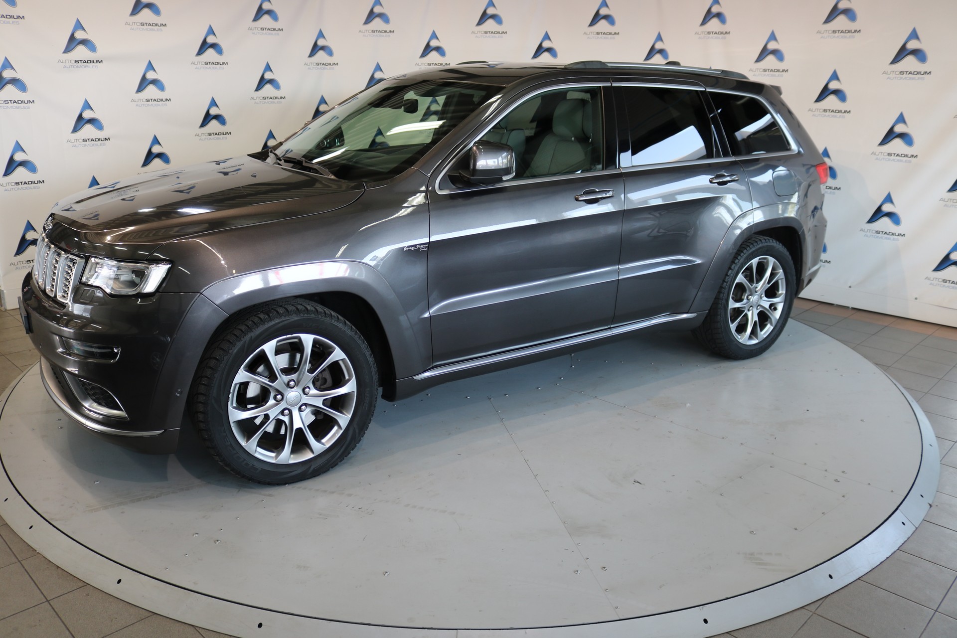 JEEP Grand Cherokee 3.0 CRD Summit Automatic-image-13