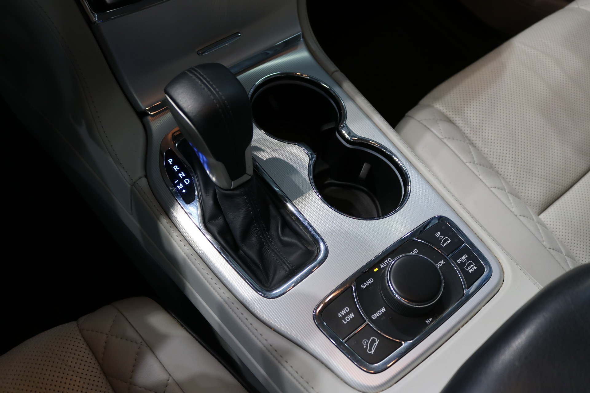 JEEP Grand Cherokee 3.0 CRD Summit Automatic-image-45