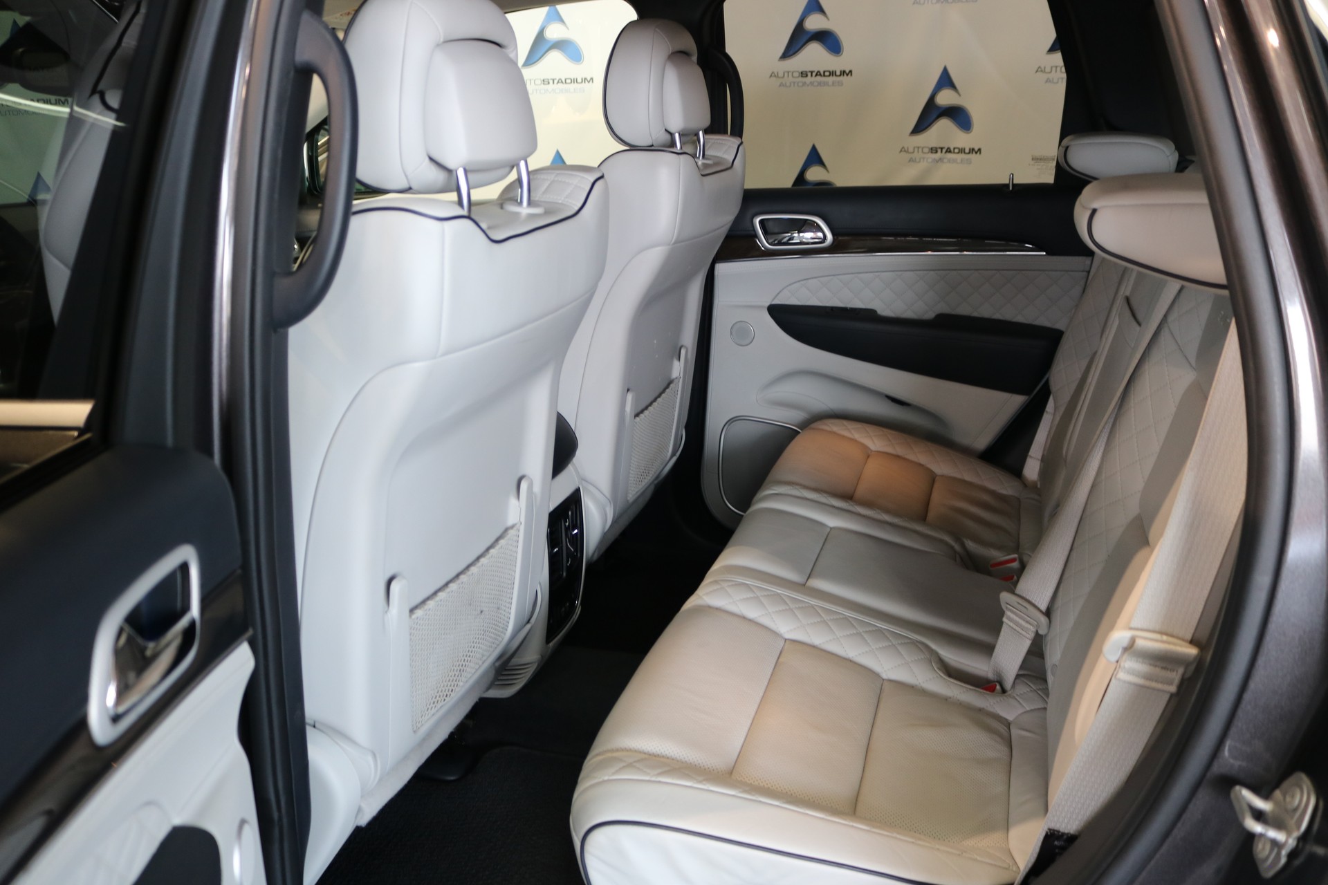 JEEP Grand Cherokee 3.0 CRD Summit Automatic-image-4