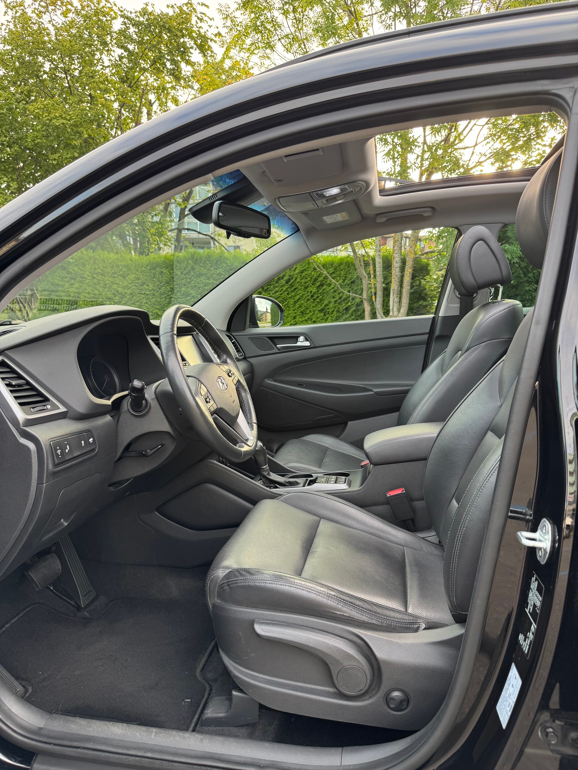 HYUNDAI Tucson 2.0 CRDI Vertex 4WD Automatic-image-4