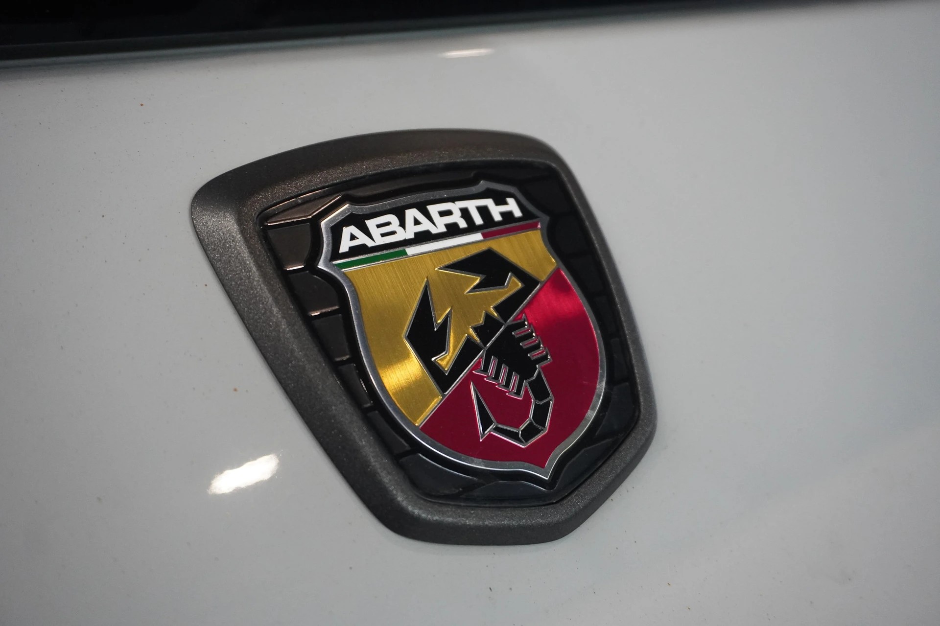 FIAT 595 1.4 16V Turbo Abarth Comp 110° Anniv. Duologic MFK 12.8.2026 / Garantie 12 Monate-image-9