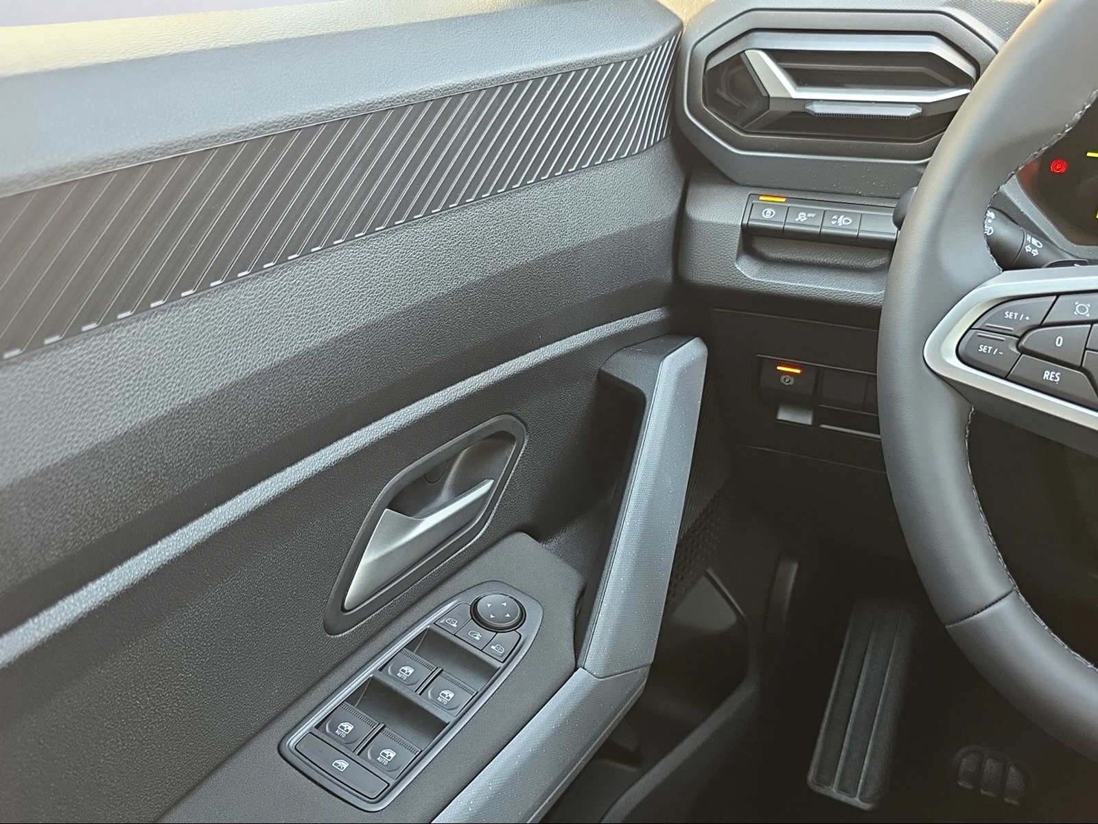 DACIA Bigster 1.2 Hybrid Journey 4WD-image-13