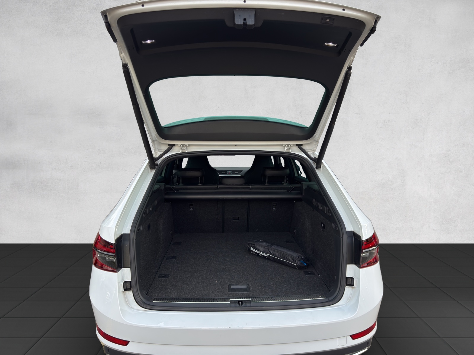 SKODA Superb Combi 2.0 TDi SportLine 4x4 DSG-image-18